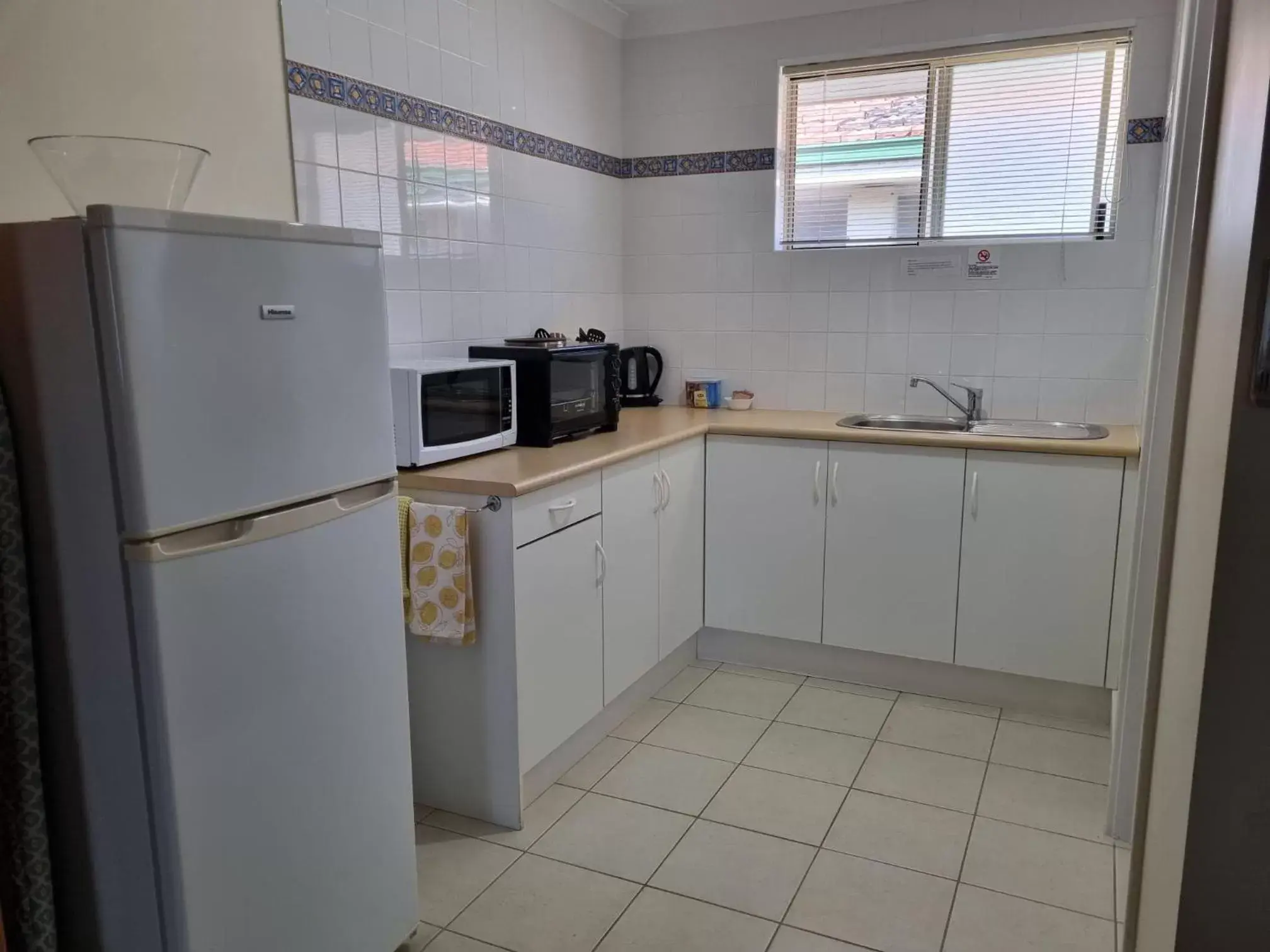 Kitchen or kitchenette, Kitchen/Kitchenette in Emu Point Motel