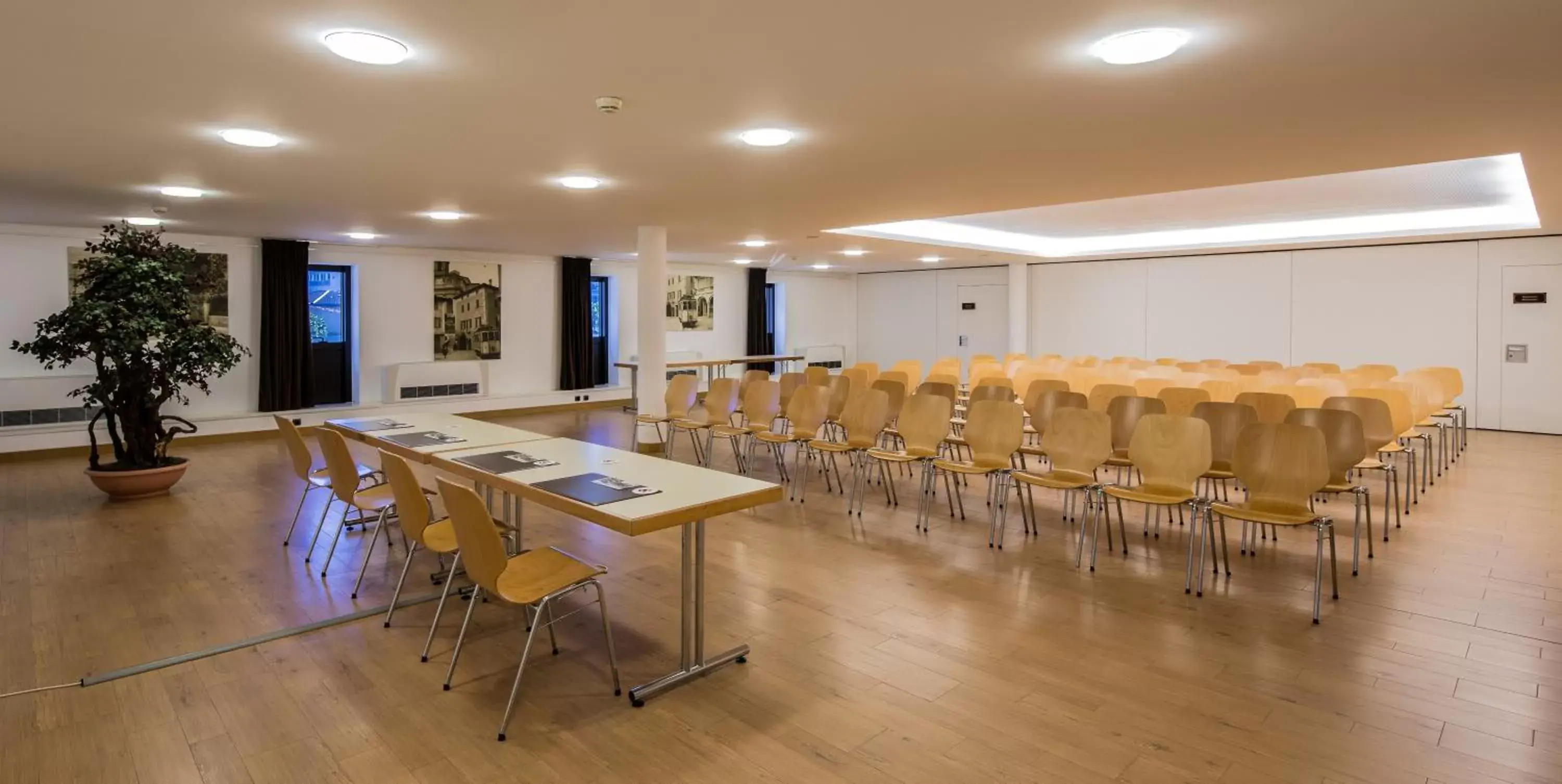 Business facilities, Business Area/Conference Room in Hotel Coronado