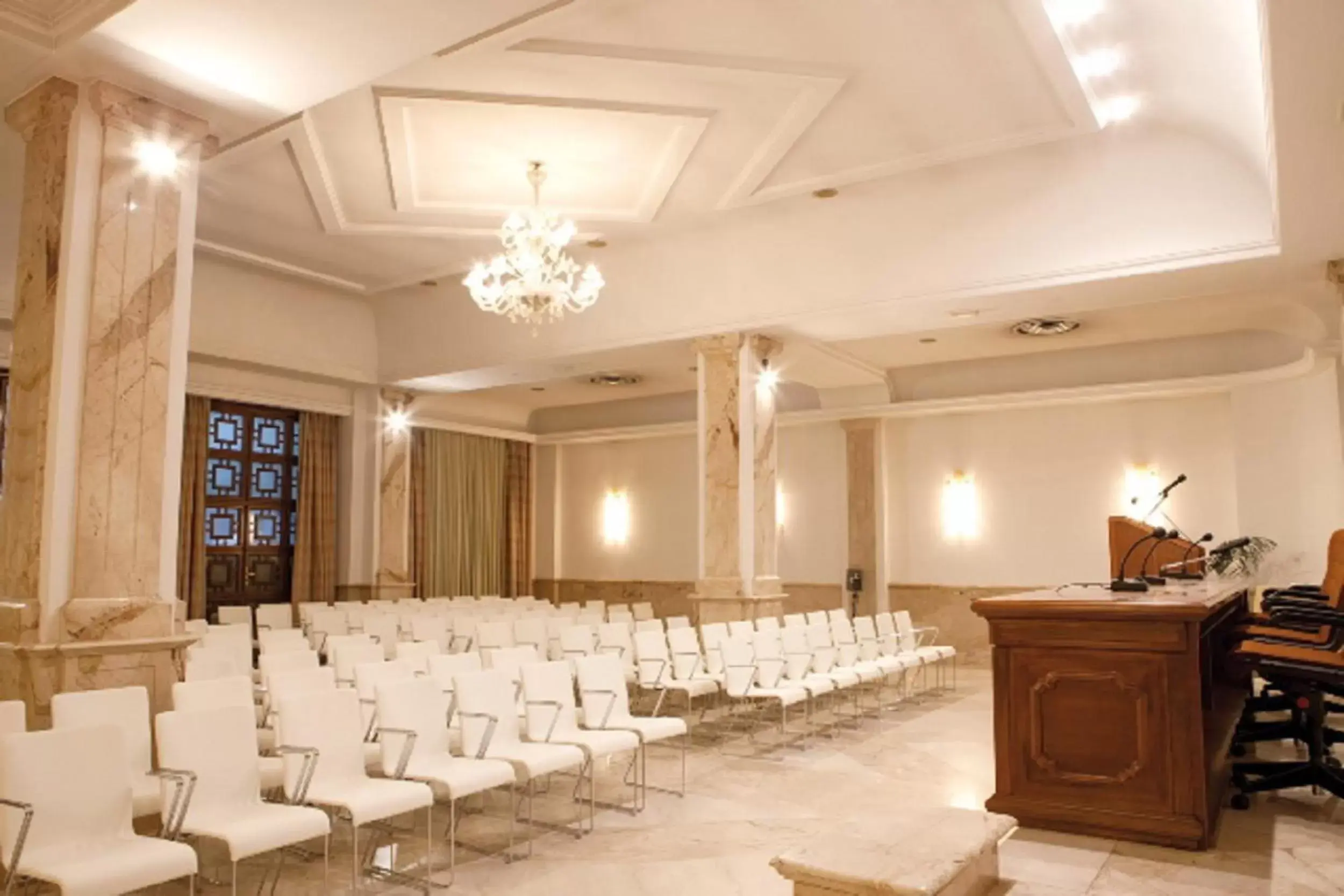 Business facilities in Hotel Vittoria