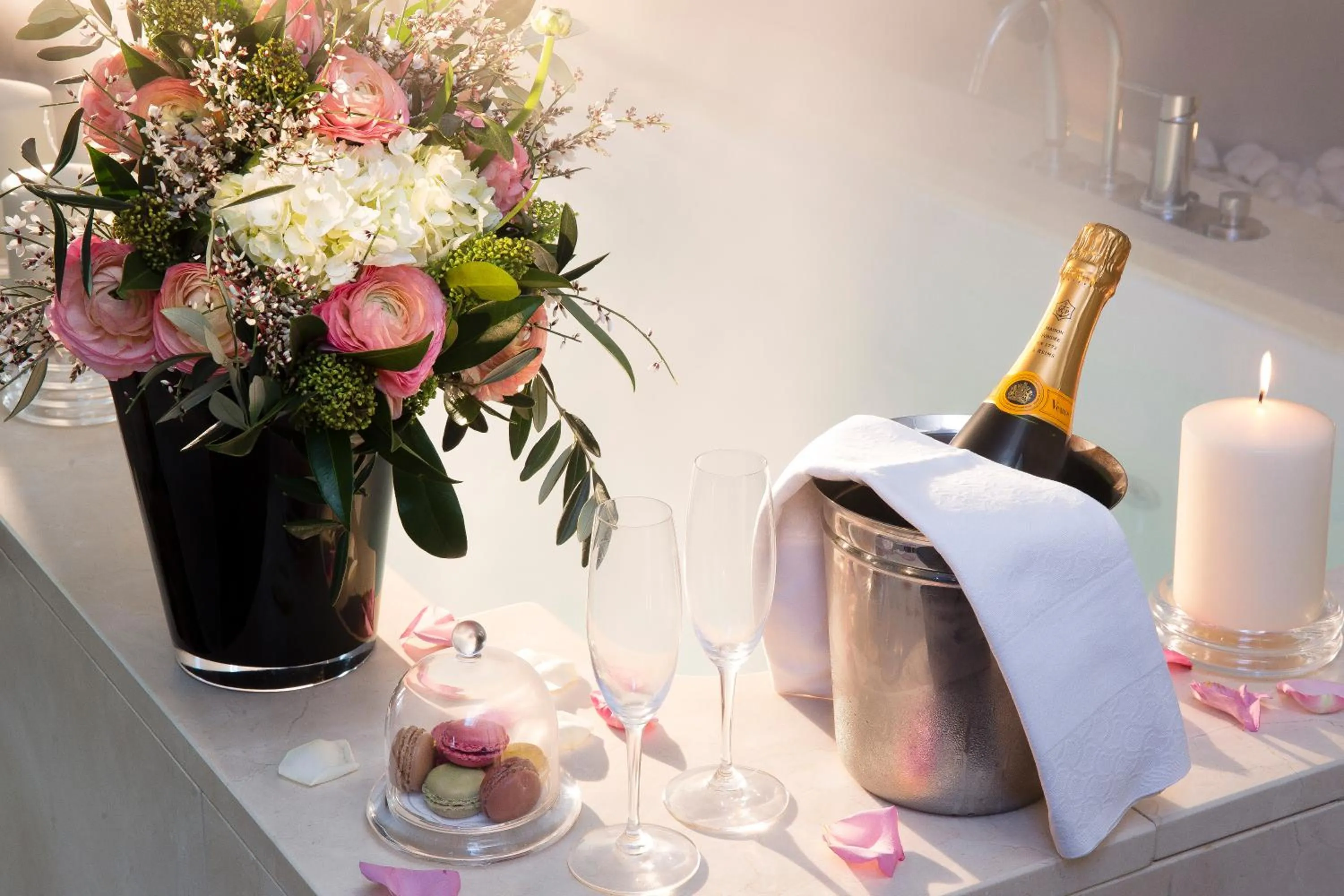 Photo of the whole room in Hotel Lumen Paris Louvre