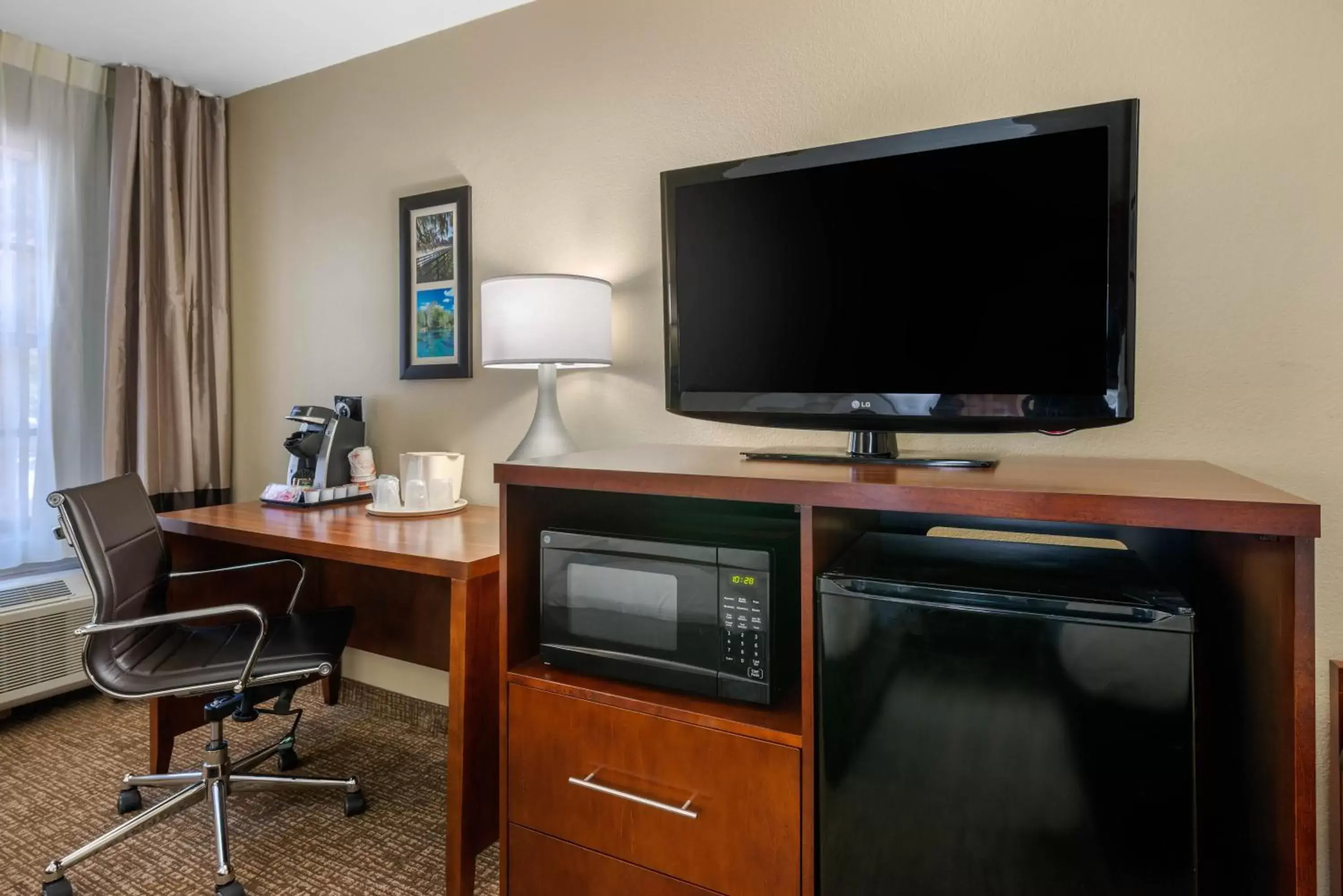 Guests, TV/Entertainment Center in Comfort Inn Ocala Silver Springs