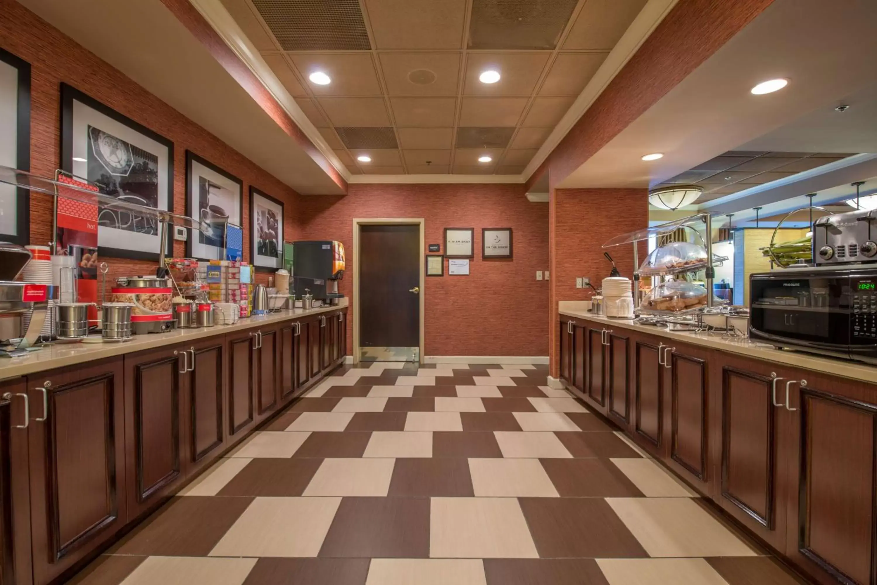 Dining area in Hampton Inn Atlanta-Peachtree Corners/Norcross