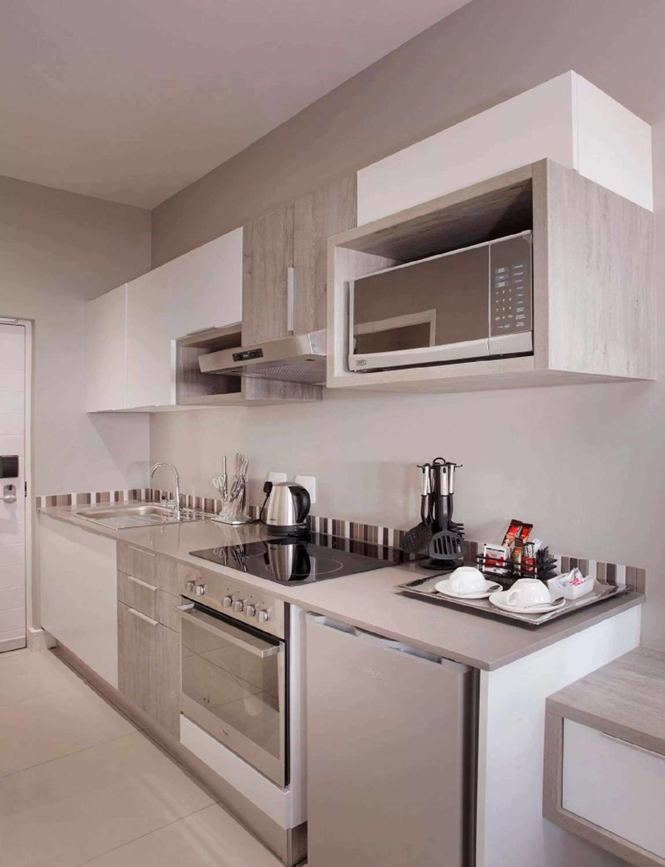 Coffee/tea facilities in The Capital on Bath