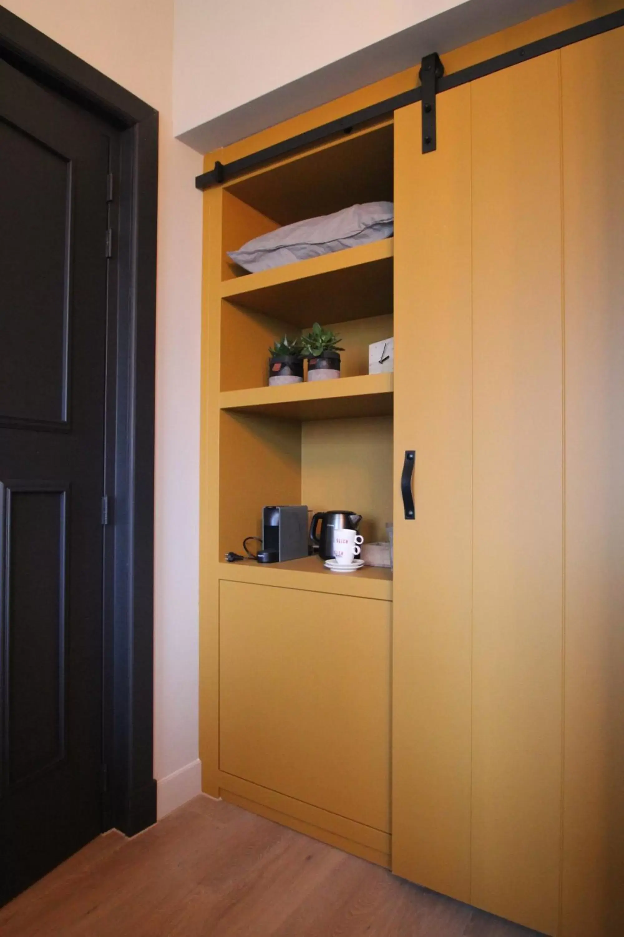 Deluxe Double Room with Shower in Het Spoorhuis Uithoorn Deluxe Double Room with Shower in Het Spoorhuis Uithoorn