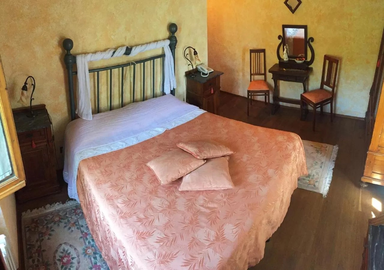 Bedroom, Bed in Ulivo Rosso