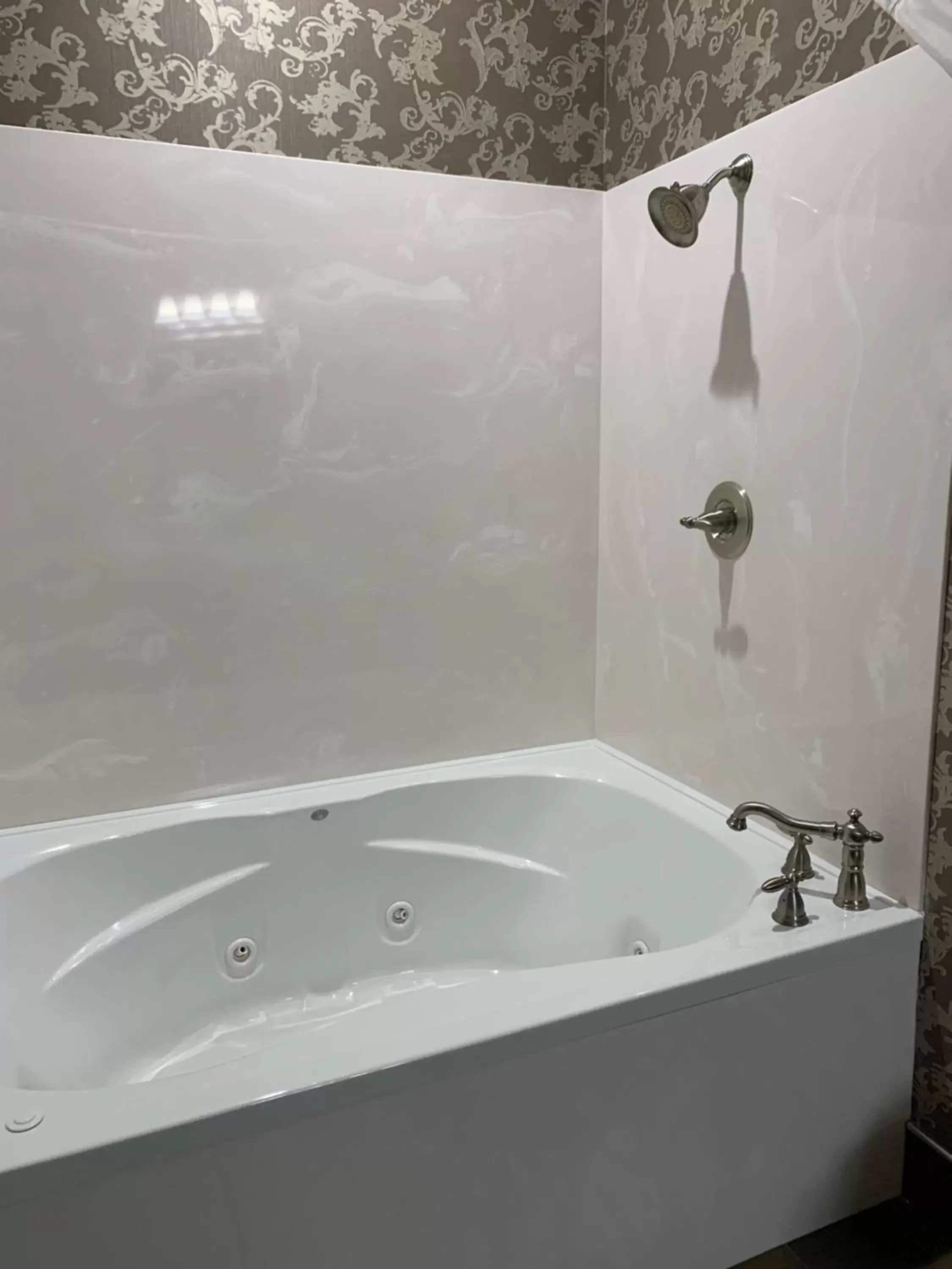 Bath, Bathroom in Quality Inn Eureka Springs South