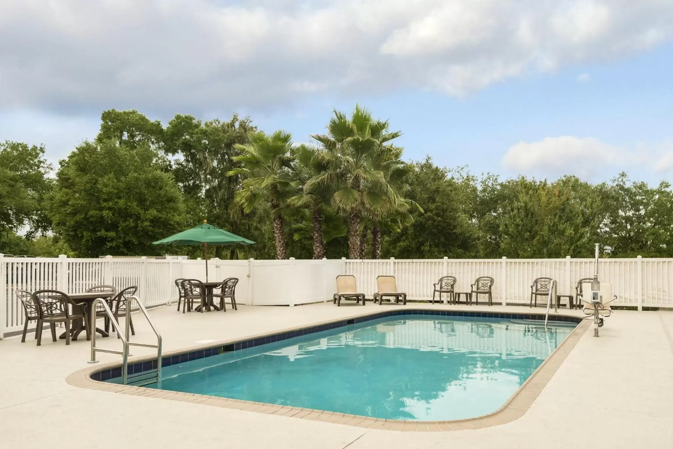 Swimming Pool in Seffner Inn and Suites