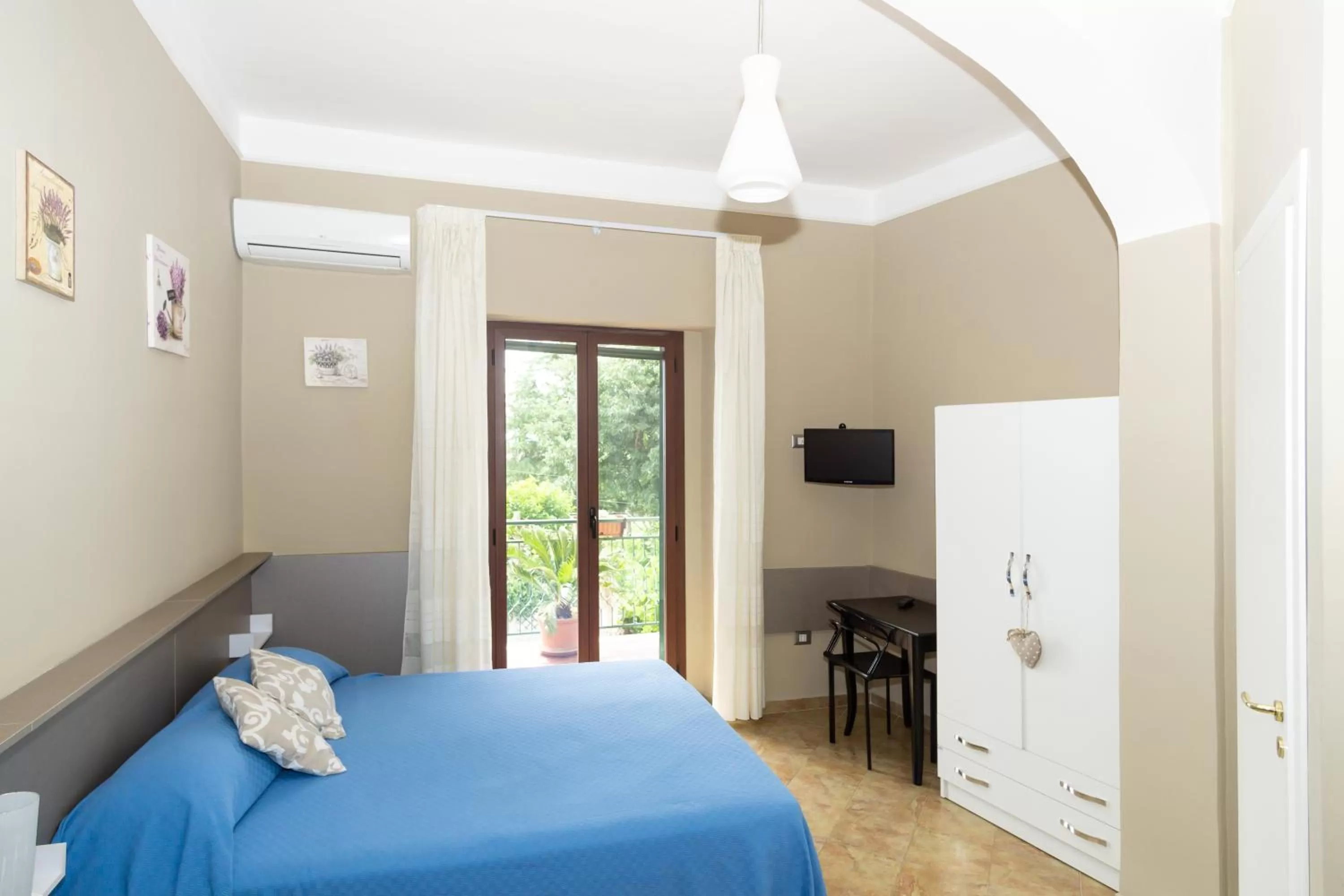 Bedroom, Bed in La Masseria