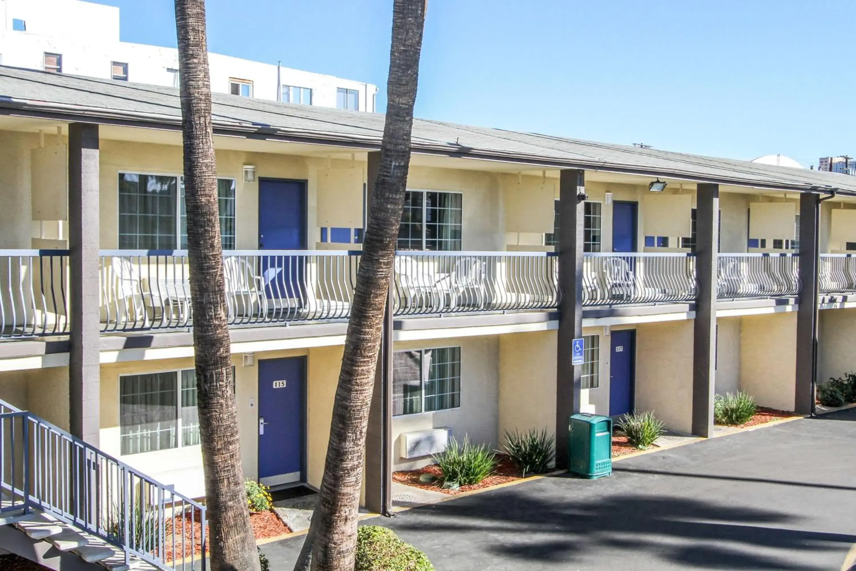 Property Building in Motel 6 San Diego Airport/Harbor