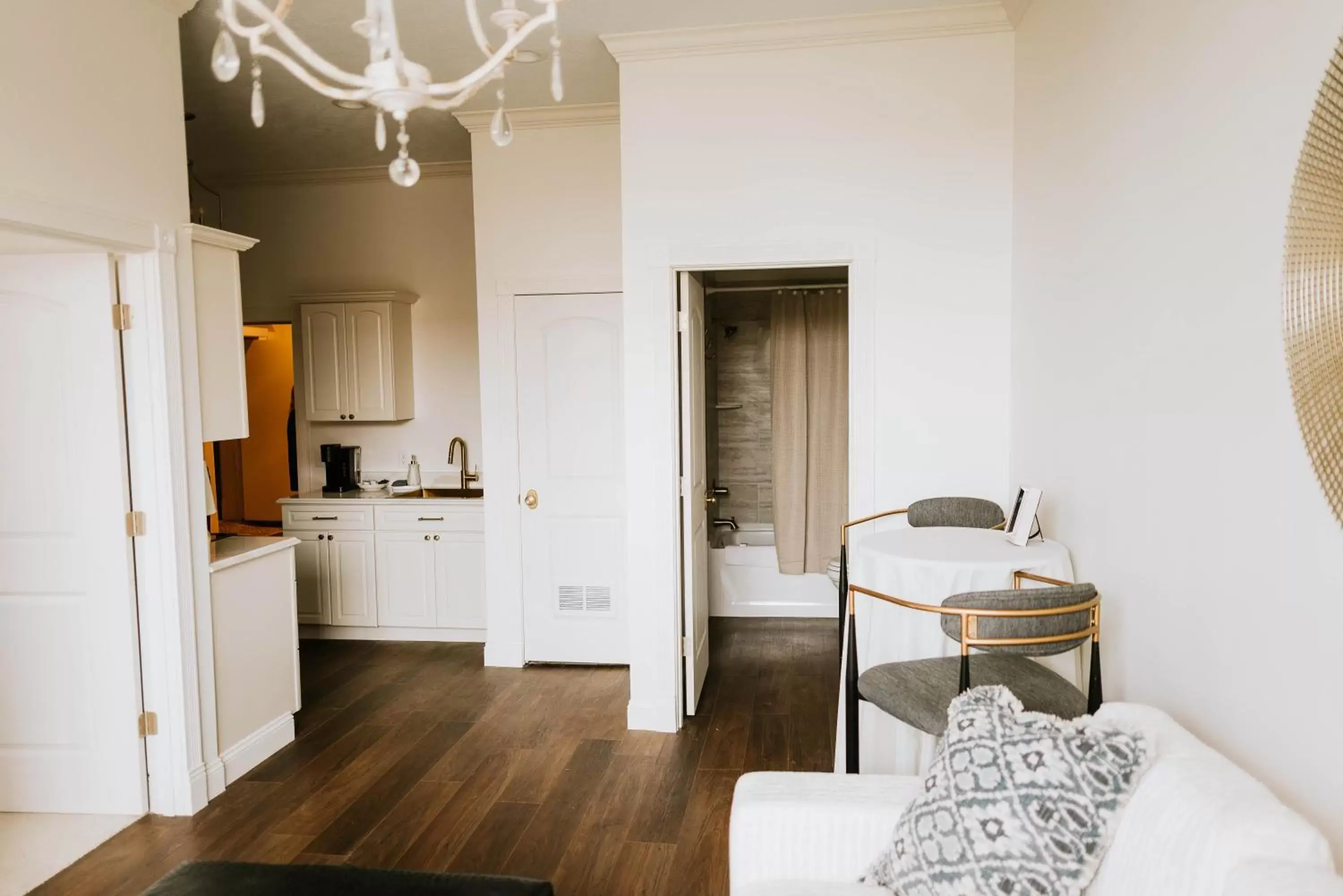 Deluxe King Suite in Inn On Central Deluxe King Suite in Inn On Central