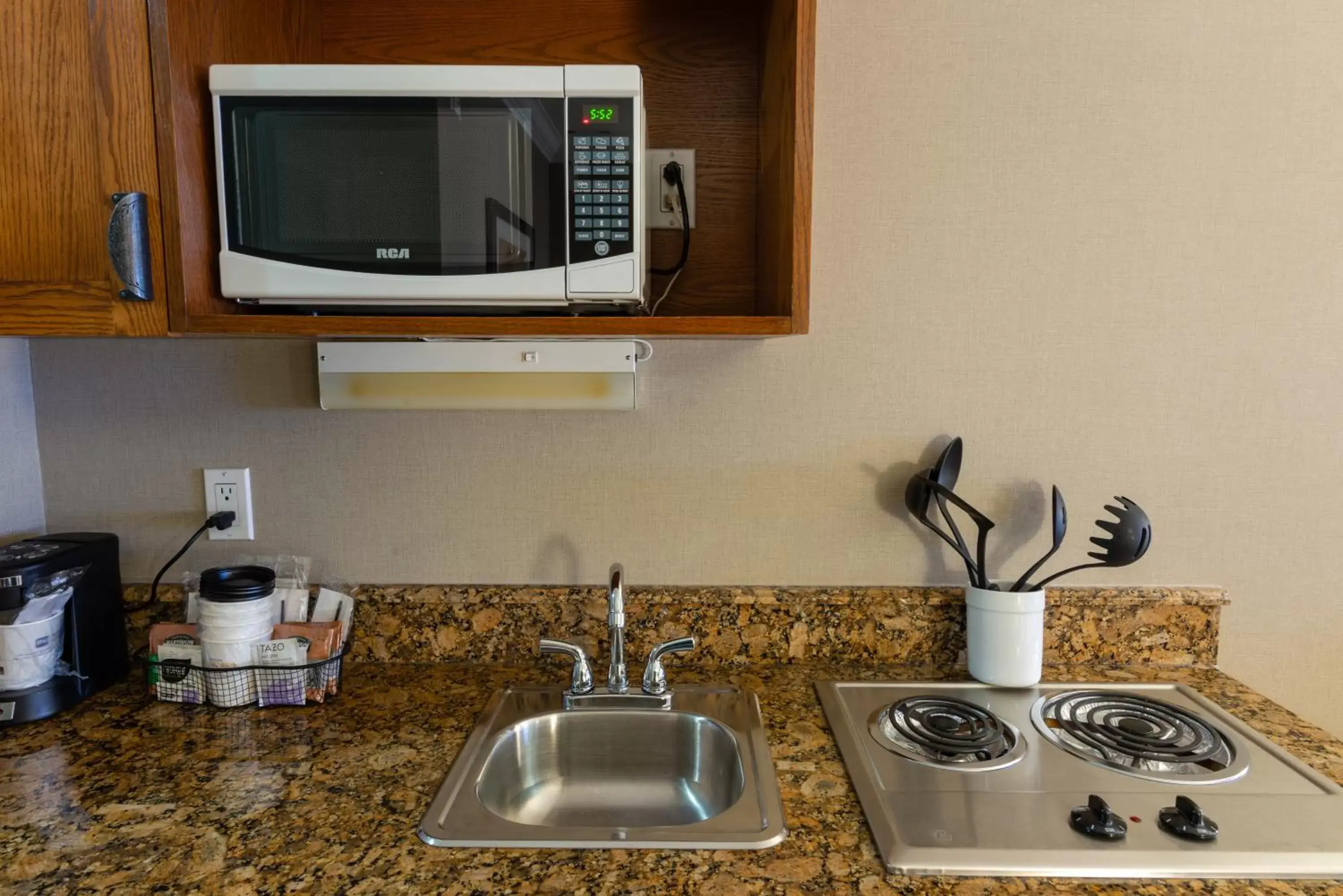 Kitchen/Kitchenette in Best Western Plus Fernie Mountain Lodge