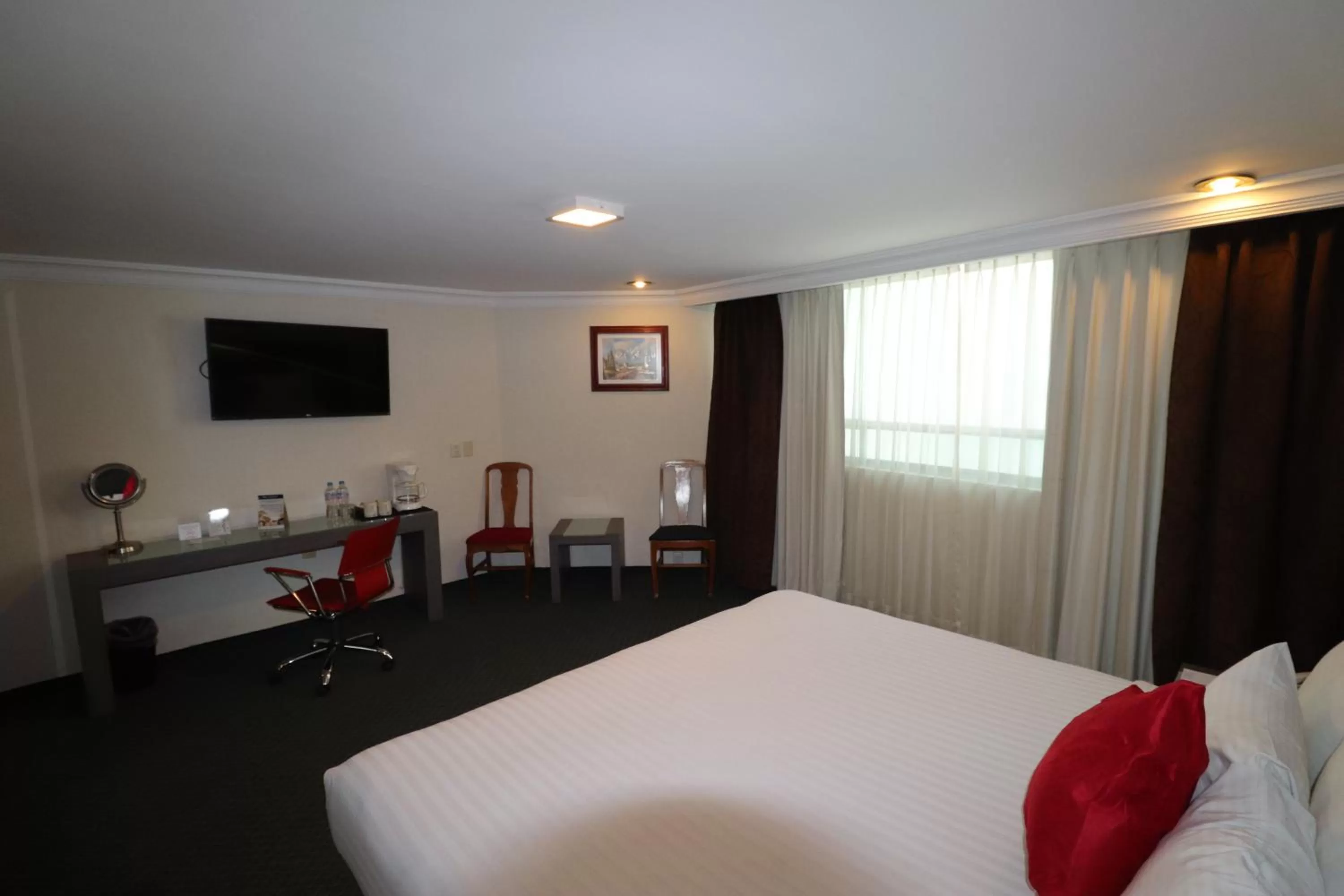 Photo of the whole room, Bed in Best Western Plus Gran Marques