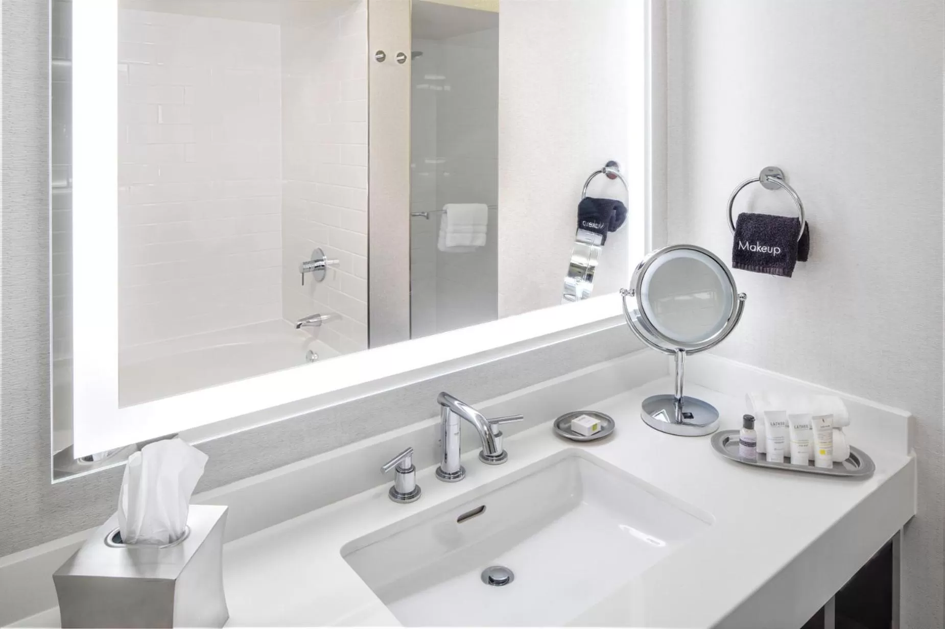 Classic Double Room with Two Double Beds and Mobility Accessible Tub in Grand Bay Hotel San Francisco