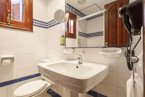 Toilet in Hotel Baco