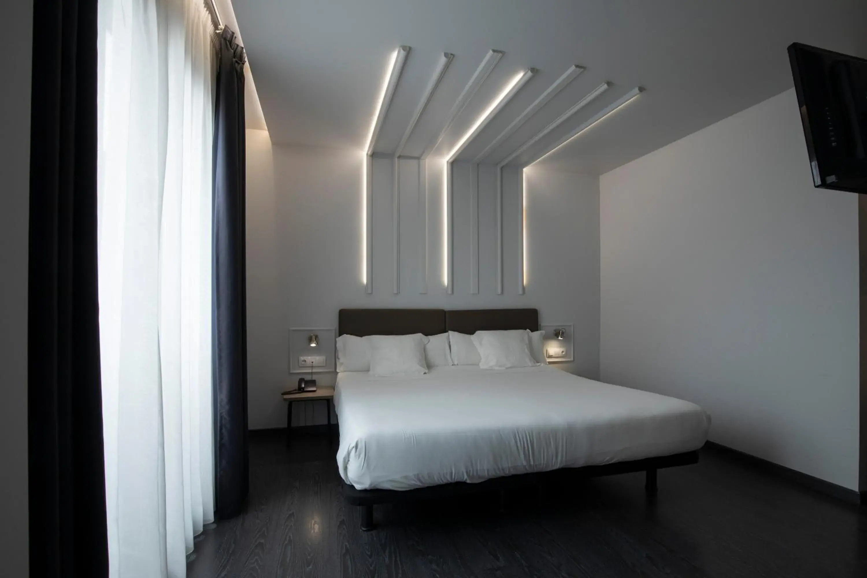 Photo of the whole room, Bed in Hotel Lux Santiago