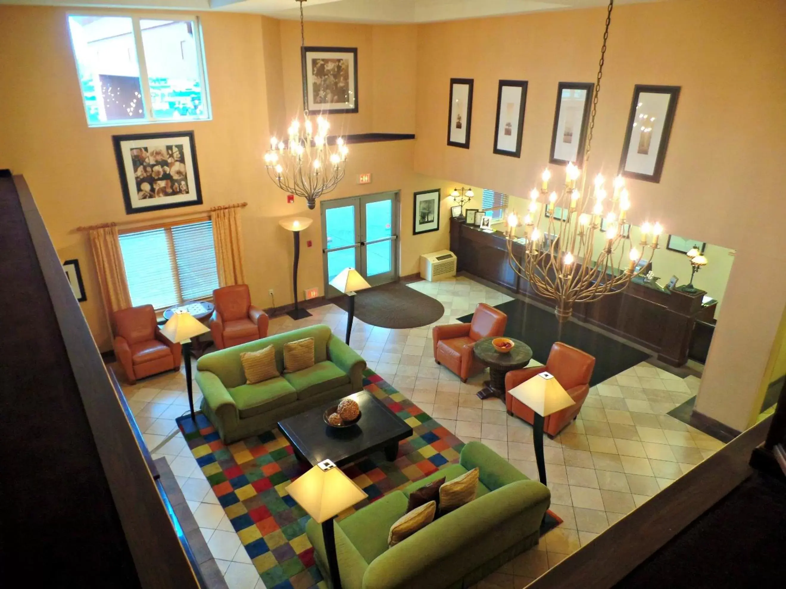 Lobby or reception, Lounge/Bar in Phoenix Inn Suites Albany