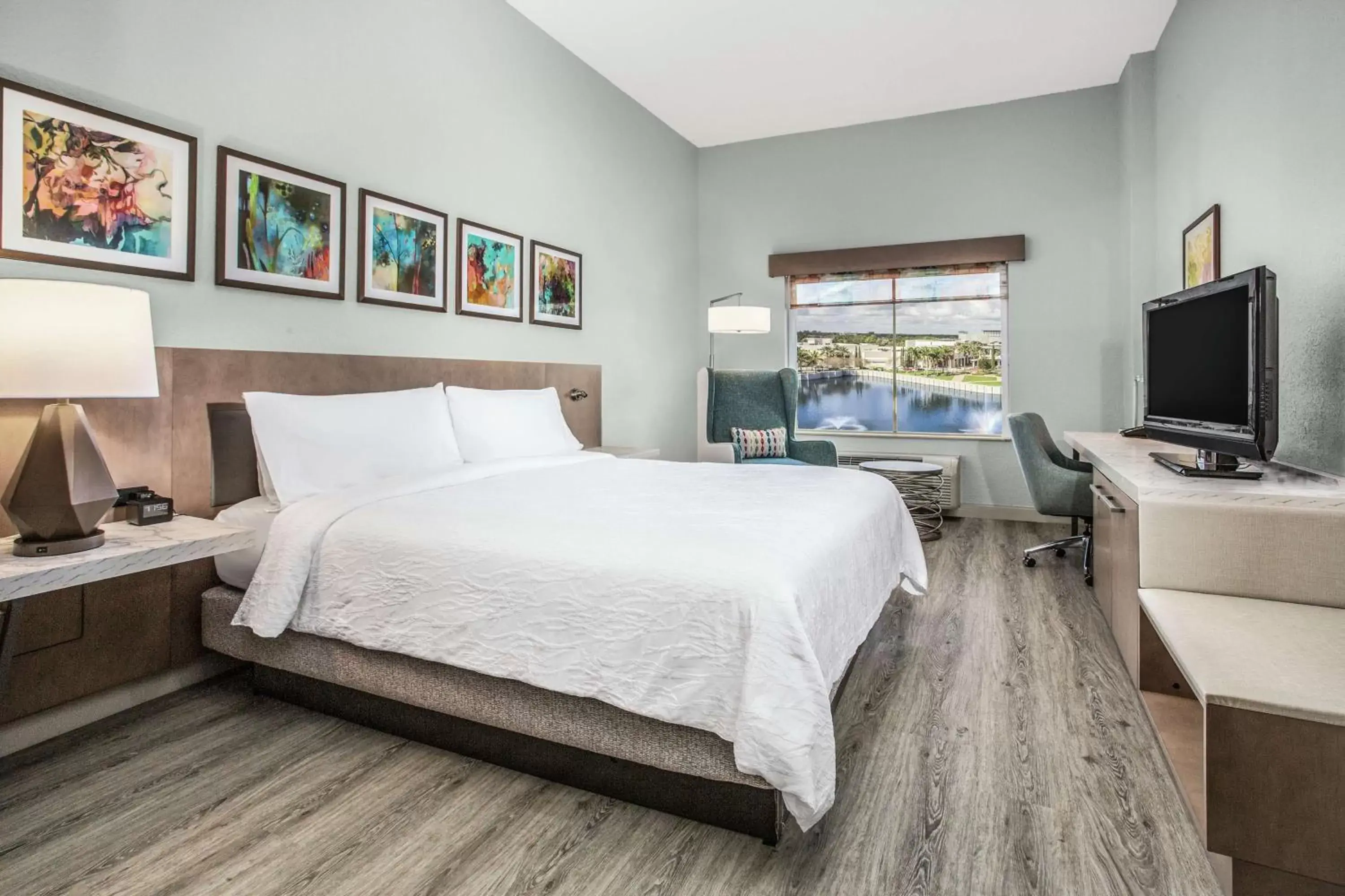 Bedroom in Hilton Garden Inn Palm Beach Gardens