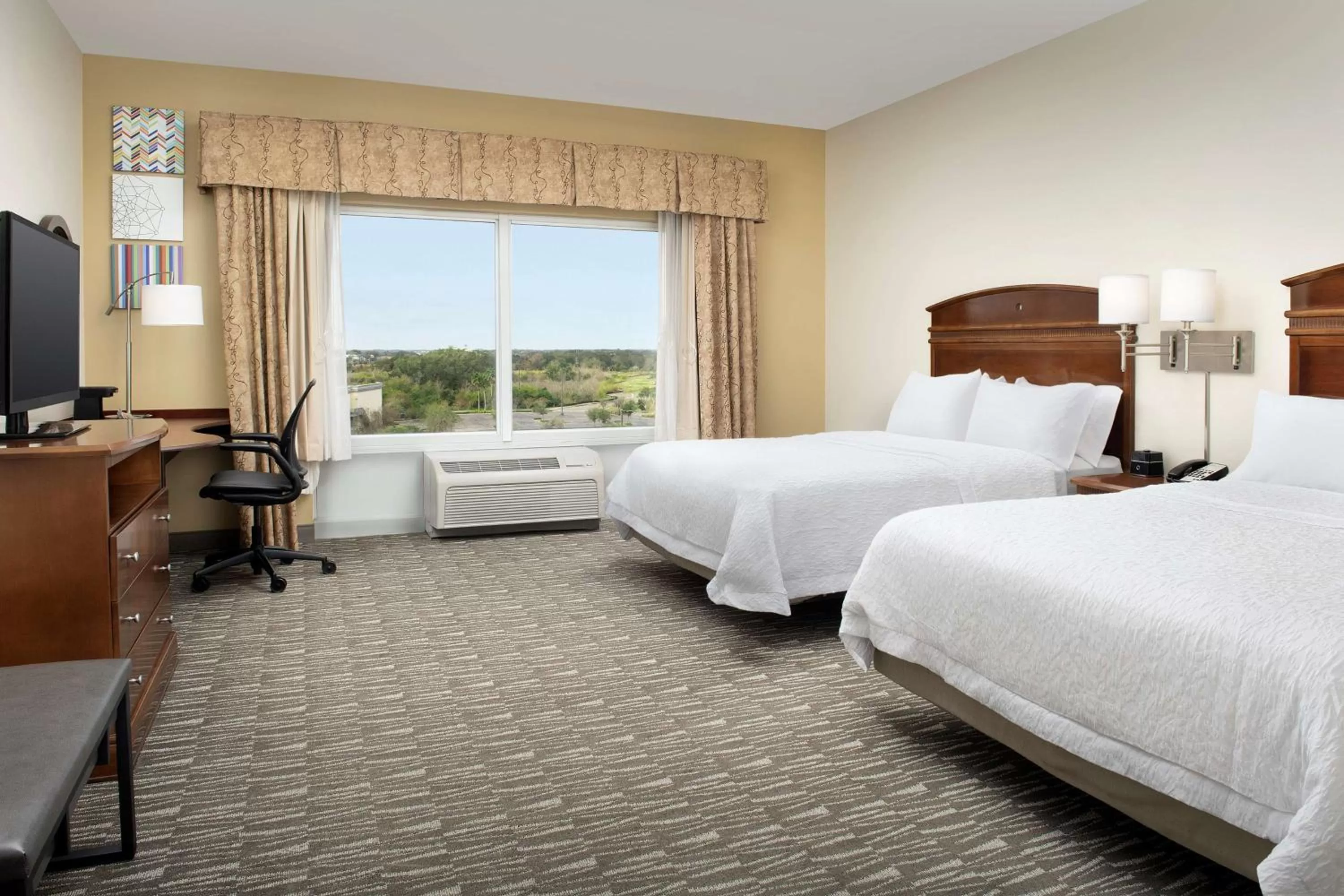 Bedroom, Bed in Hampton Inn & Suites Lakeland-South Polk Parkway