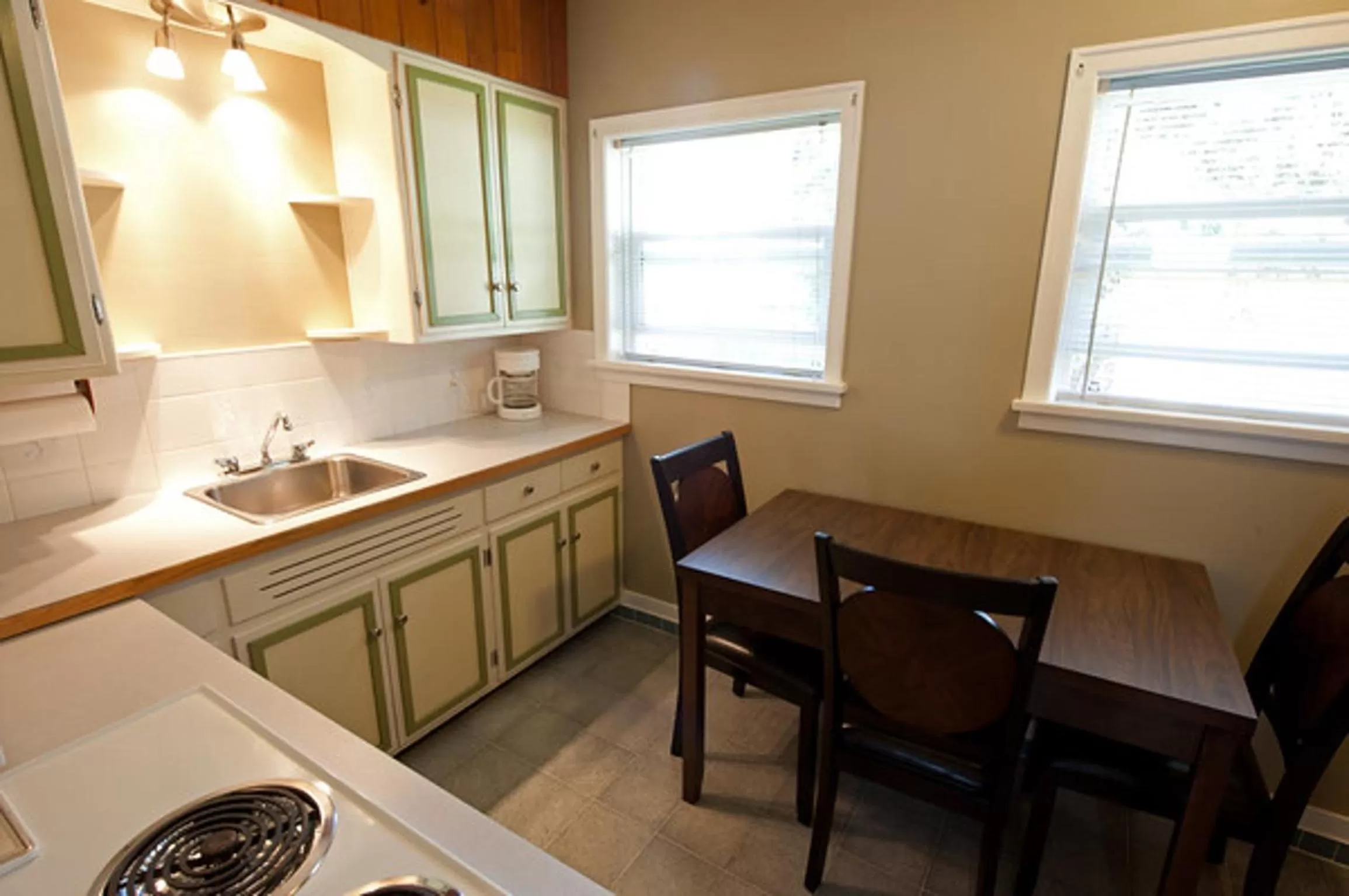 Kitchen or kitchenette in Alpine Inn & Suites