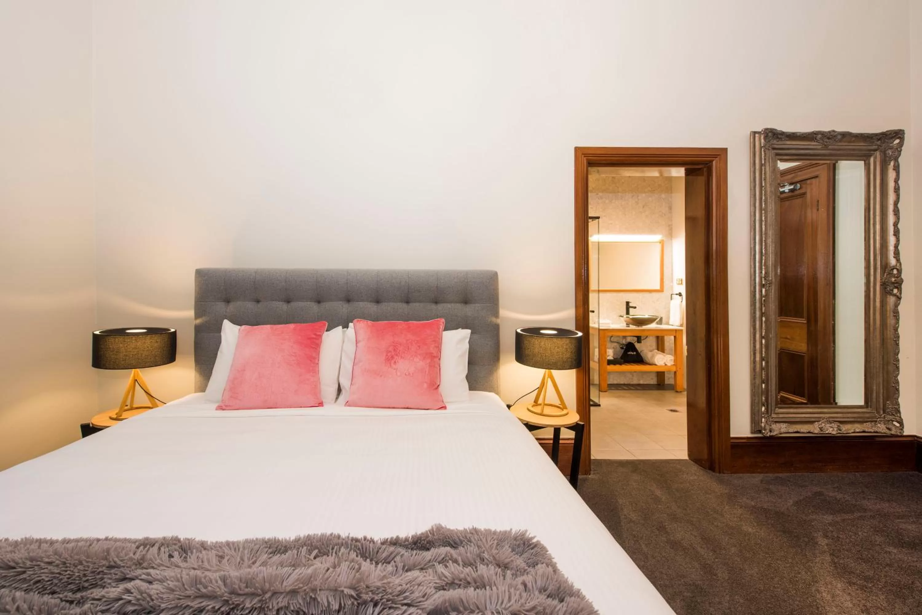 Photo of the whole room, Bed in The Parkview Hotel Mudgee