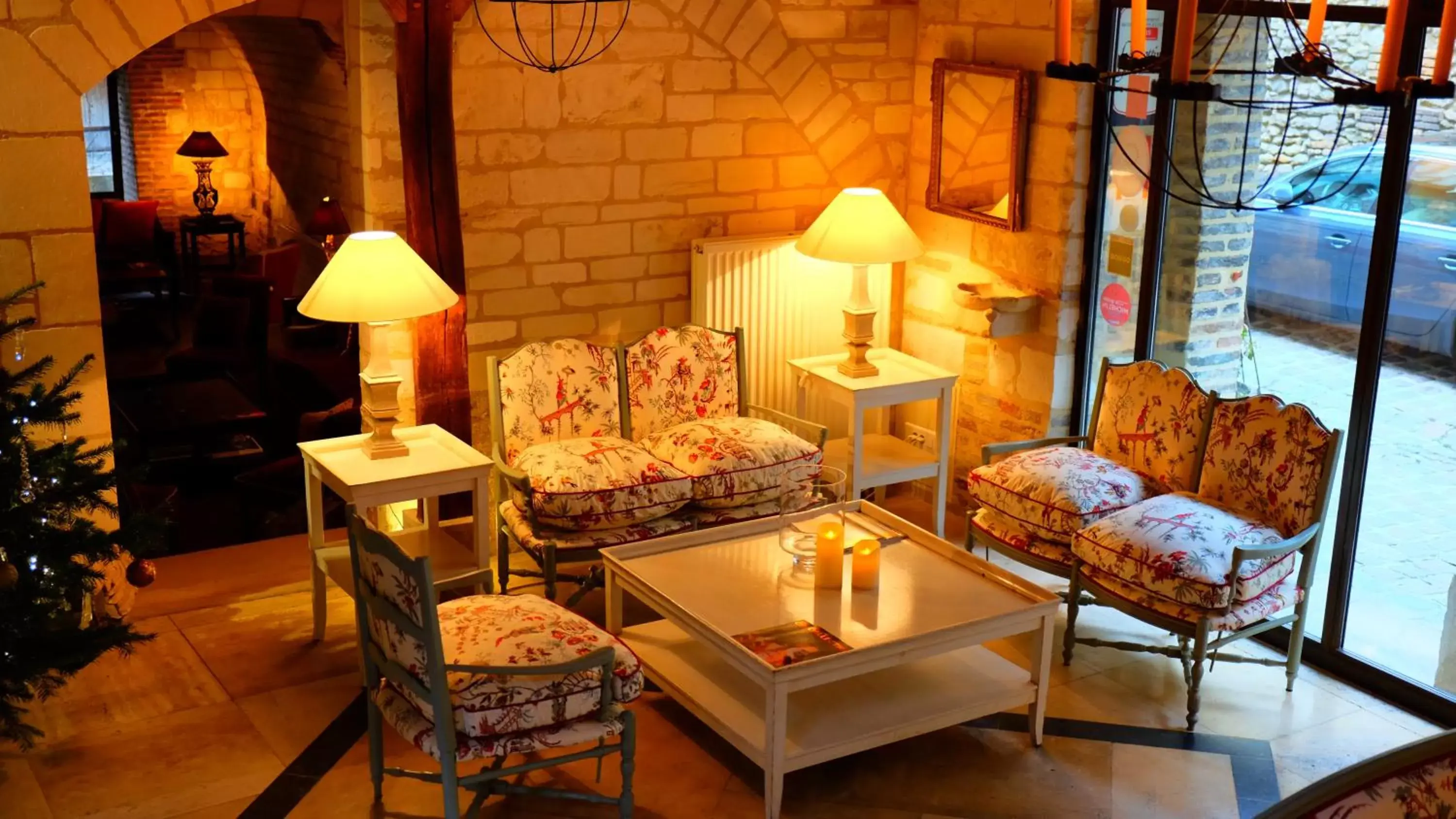 Living room, Seating Area in Le Champ des Oiseaux & Spa