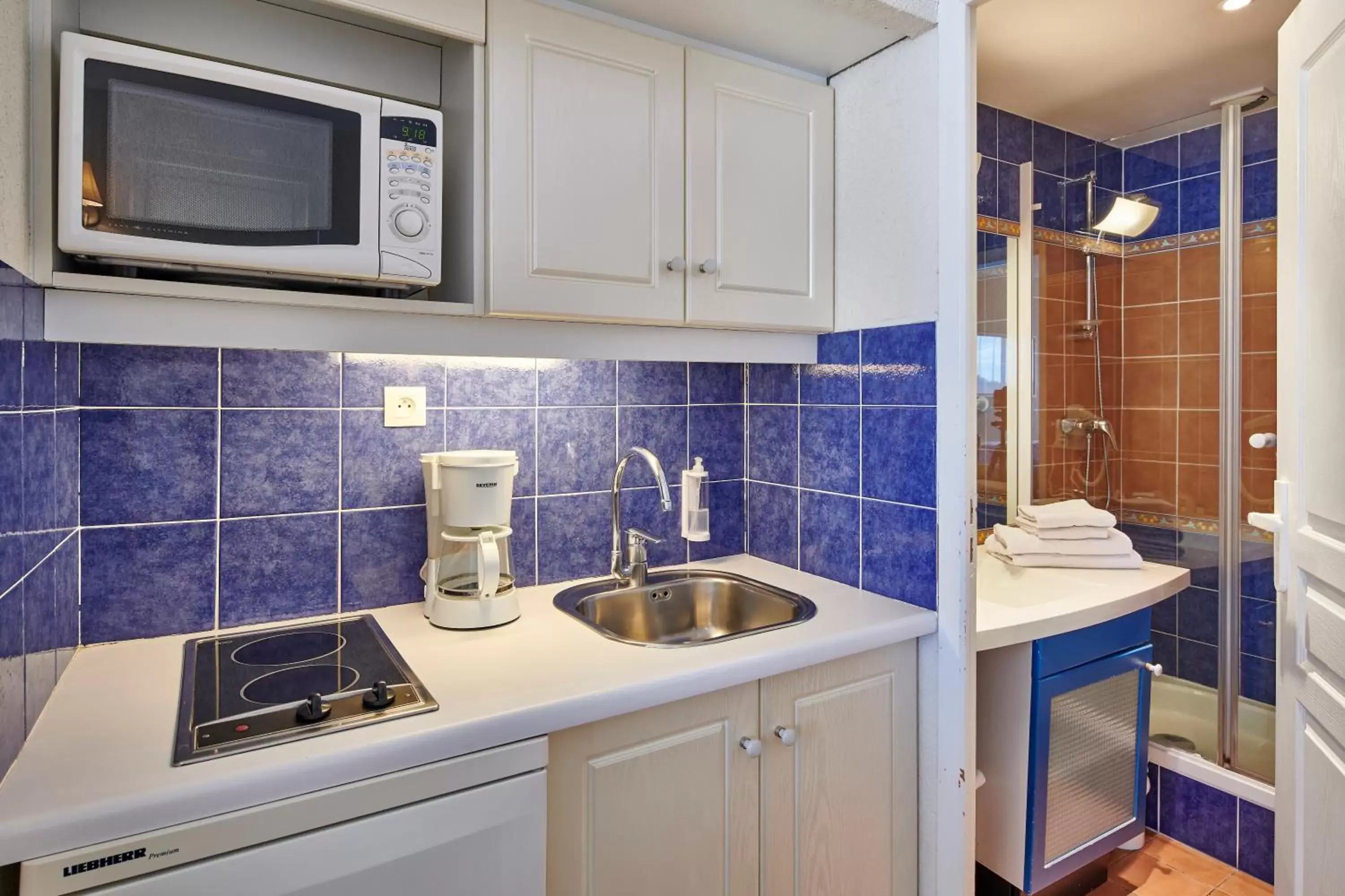 Dining area, Kitchen/Kitchenette in Résidence Vacances Bleues Le Grand Large