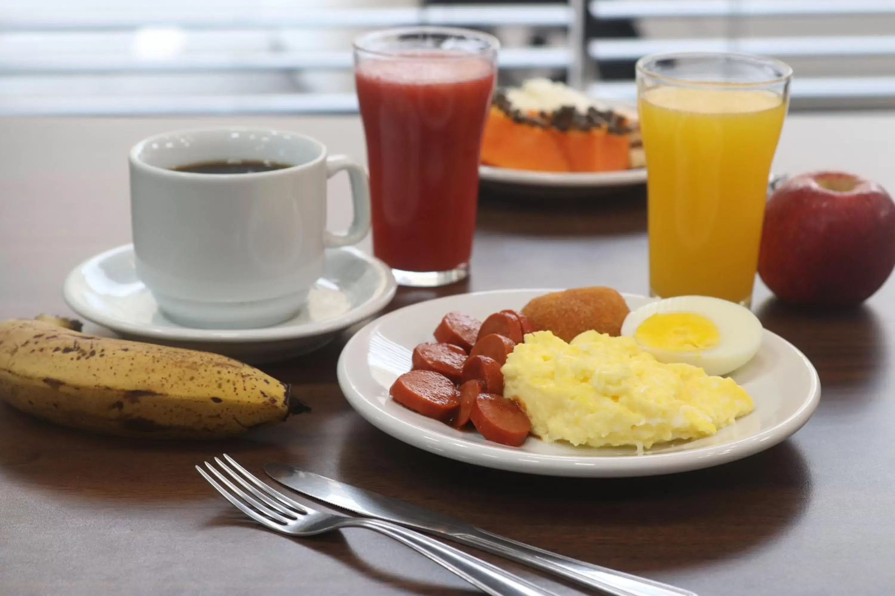 Buffet breakfast in Hotel Valerim Itajaí / Navegantes