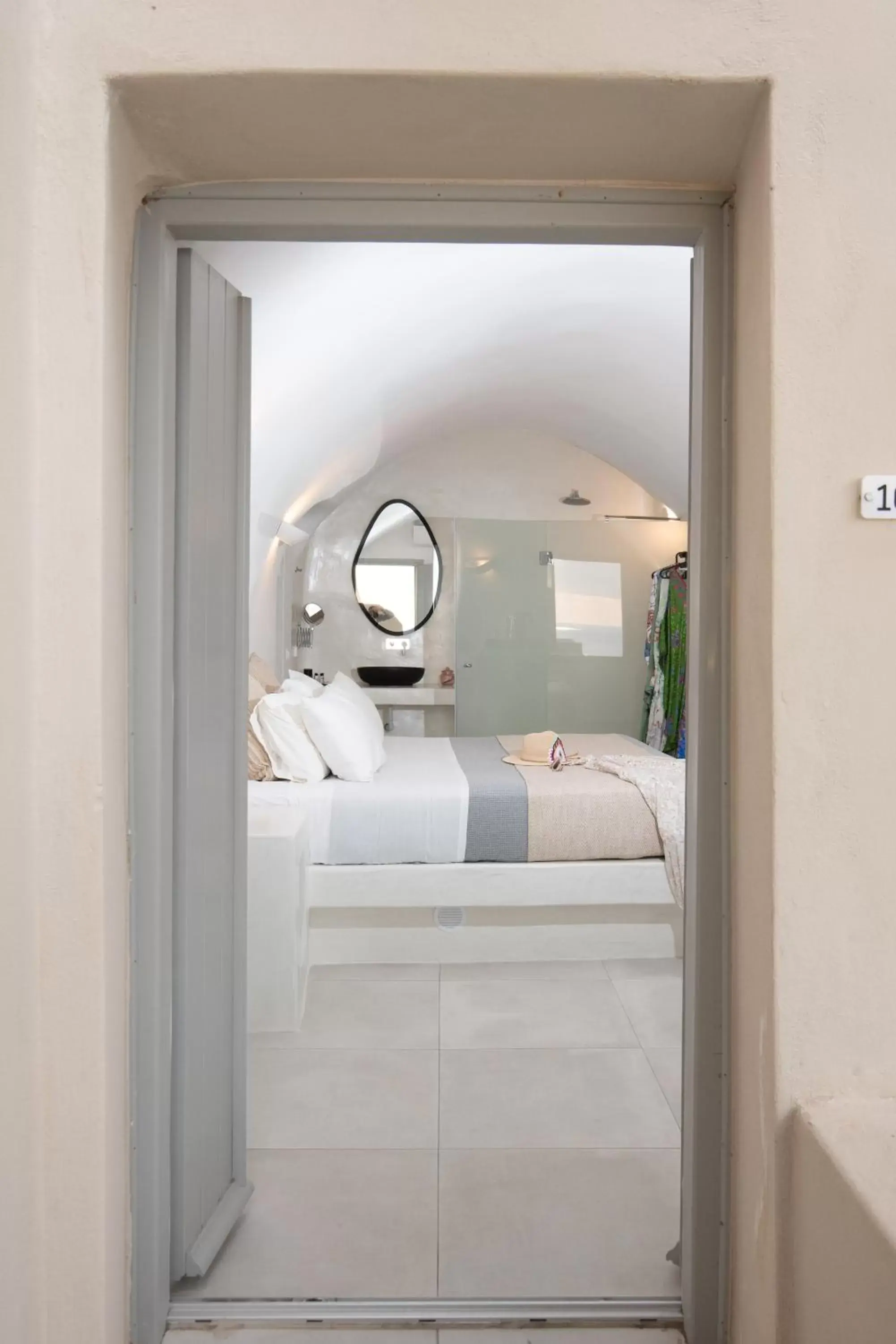 Bed in Caldera Cliff Illusion Bed in Caldera Cliff Illusion