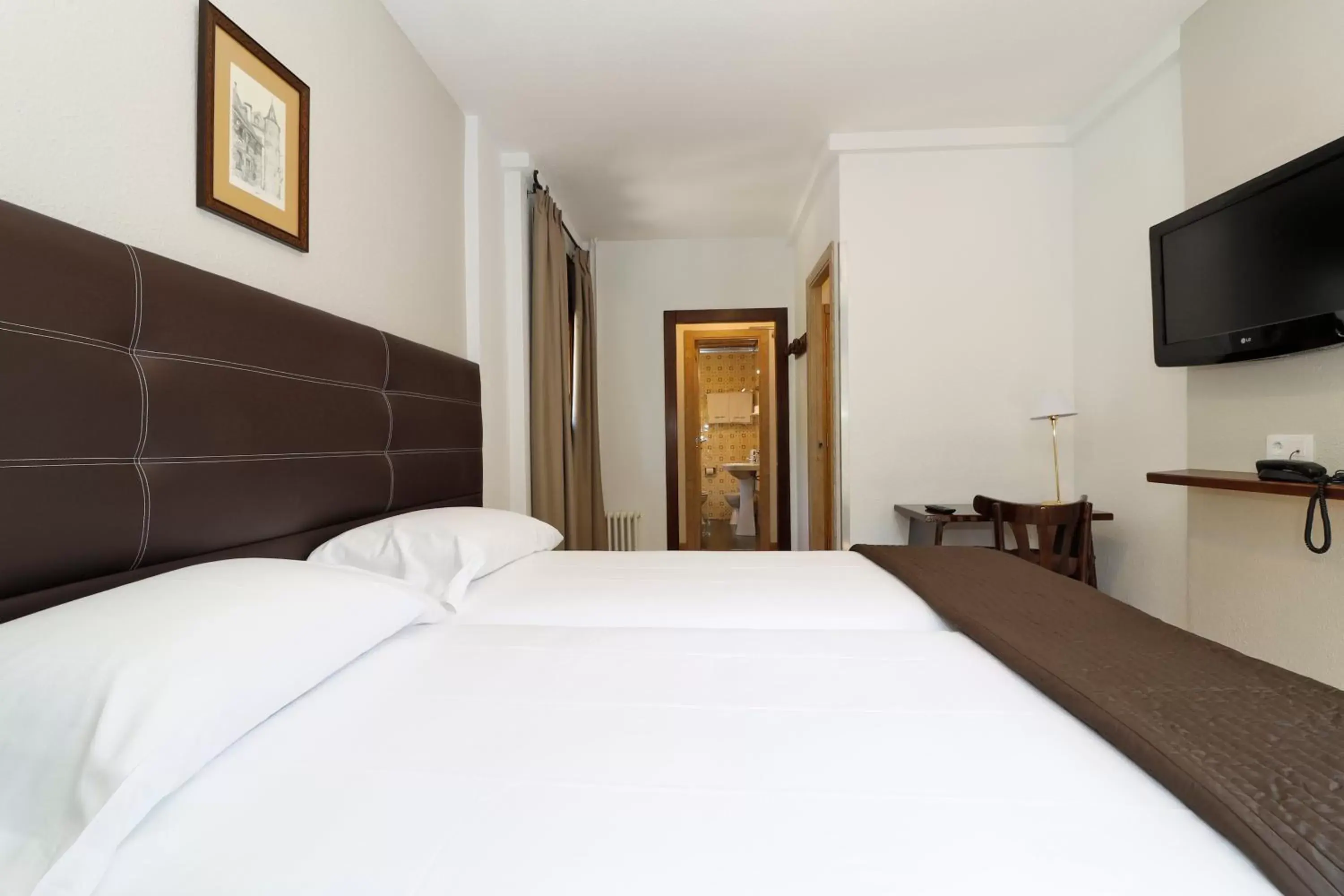 Bedroom, Bed in Hotel Blu Aran