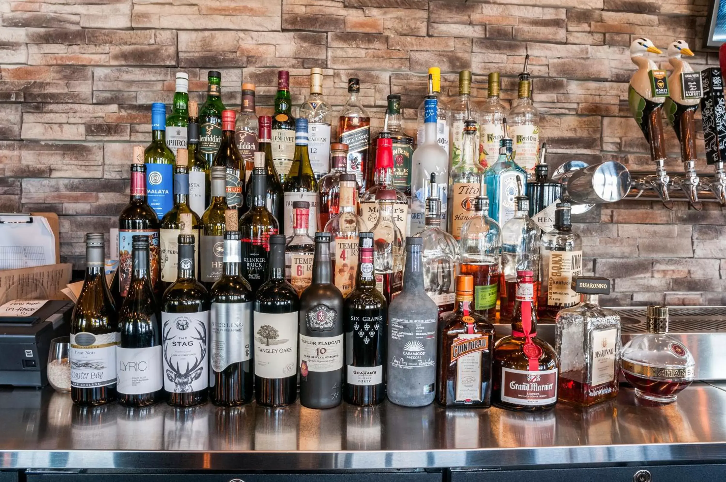 Alcoholic drinks in Cobblestone Hotel & Suites Appleton International Airport