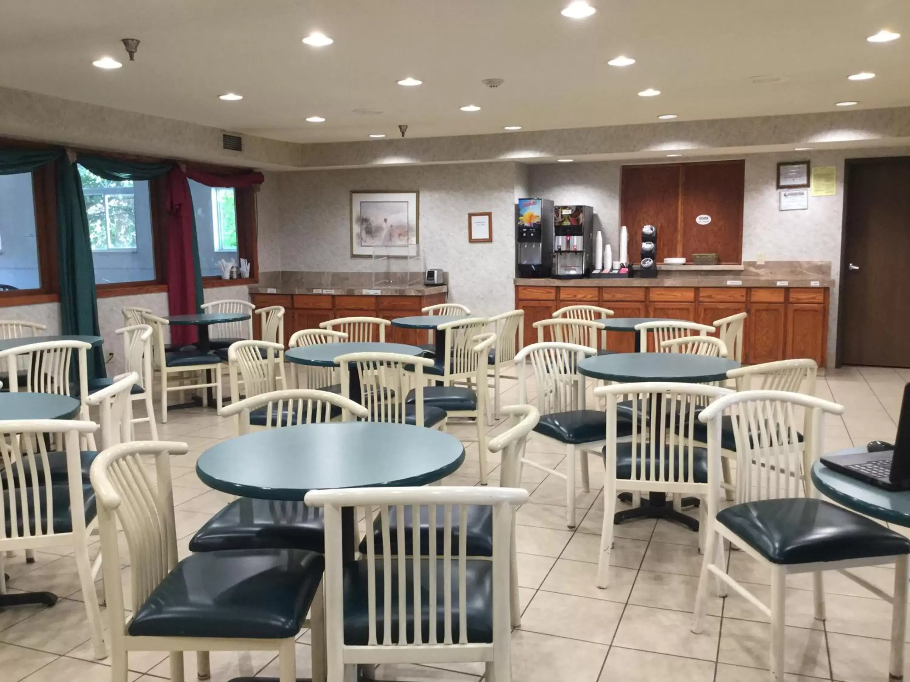 Continental breakfast, Restaurant/Places to Eat in Americas Best Value Inn and Suites Saint Charles