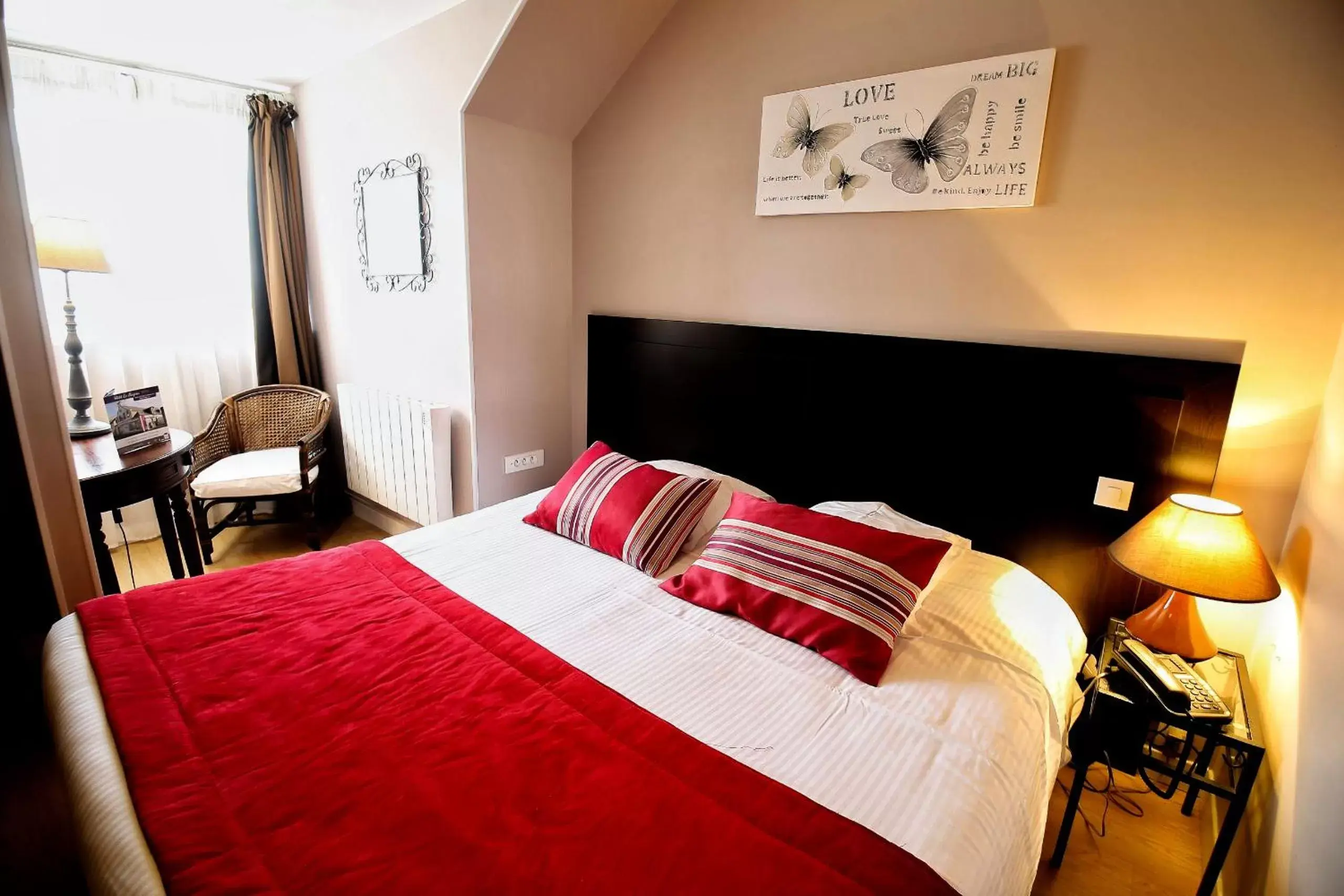 Photo of the whole room, Bed in Hôtel Le Bayeux