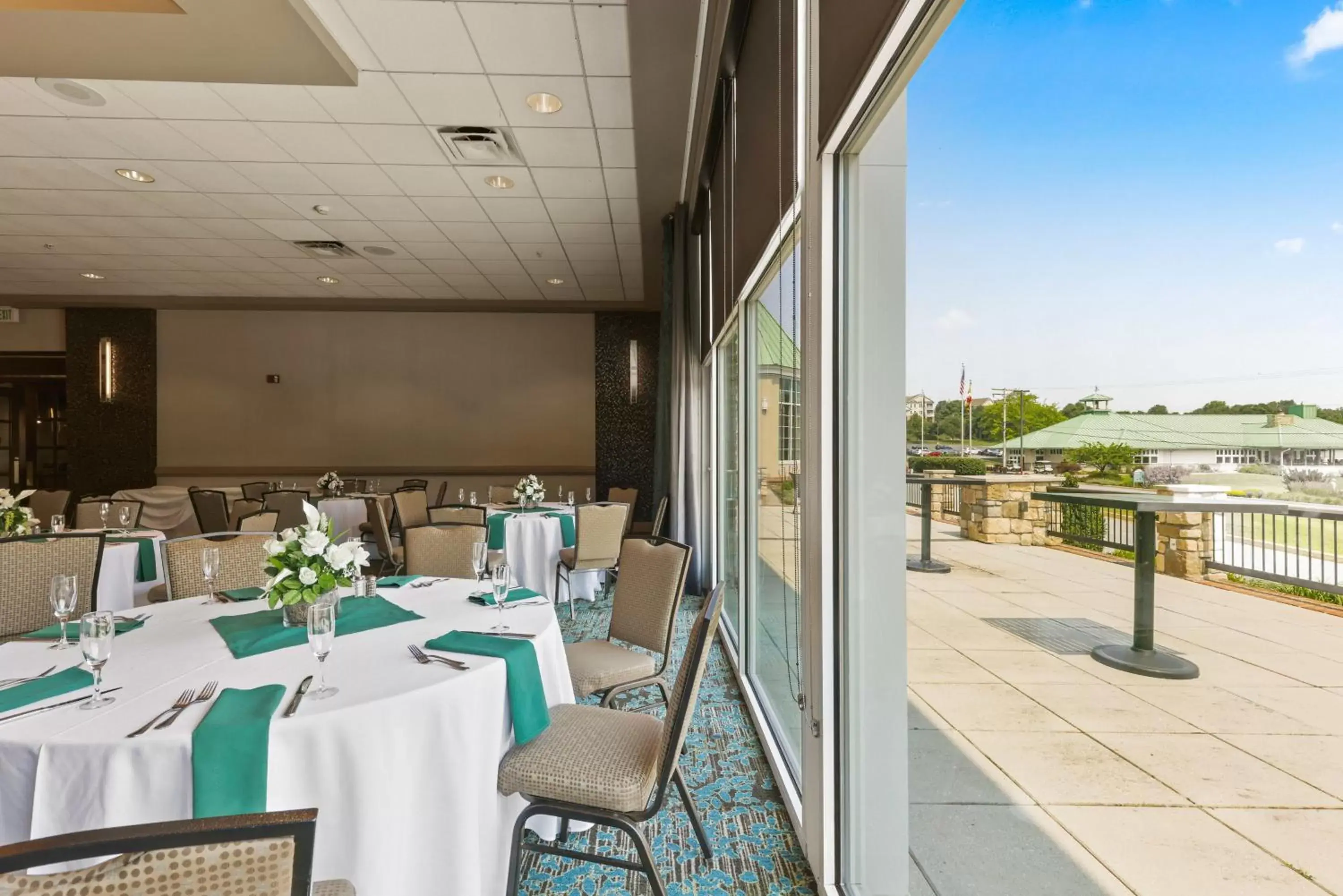 Balcony/Terrace, Restaurant/Places to Eat in Turf Valley Resort