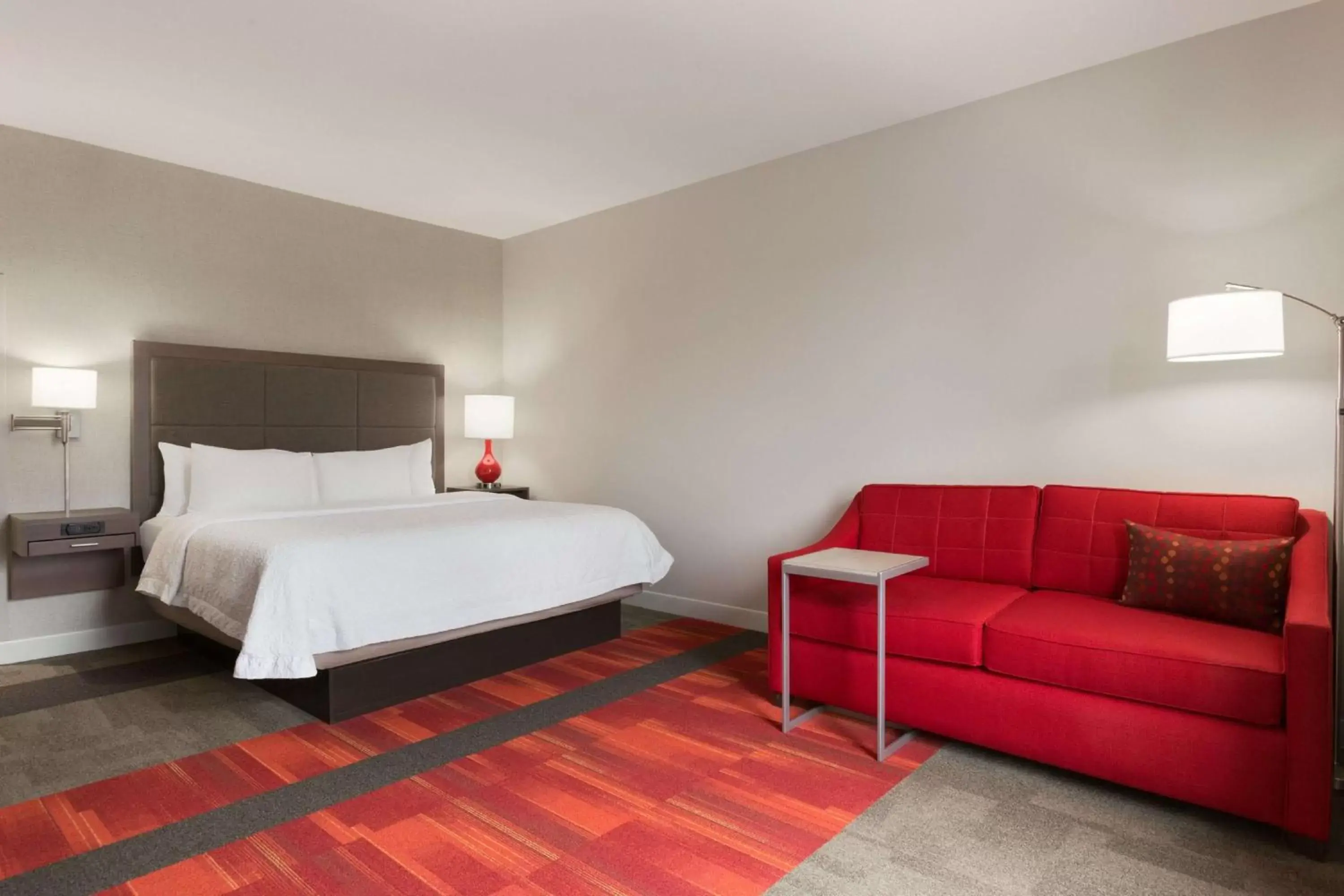 Bed in Hampton Inn By Hilton North Olmsted Cleveland Airport
