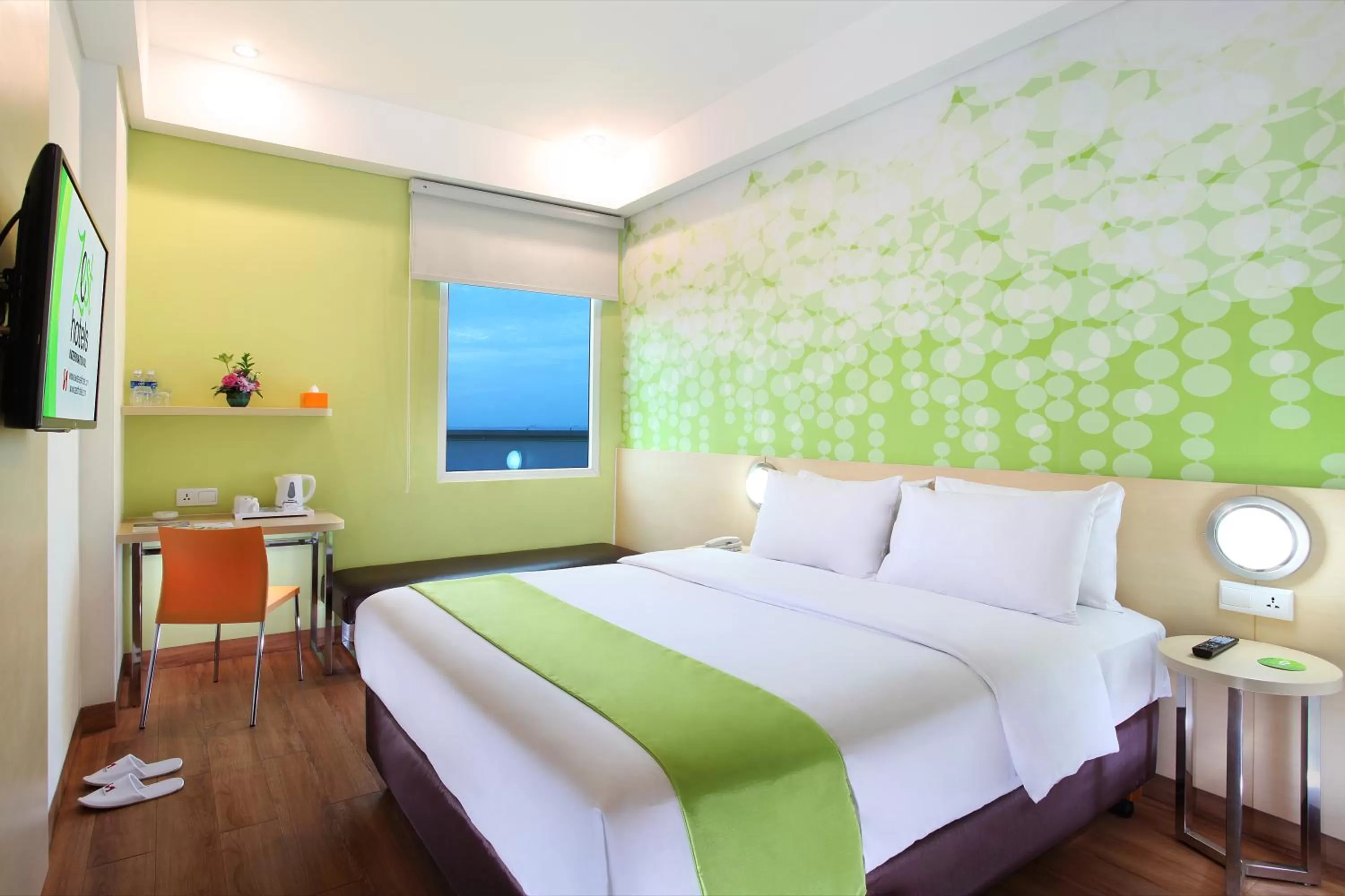 Photo of the whole room, Bed in Zest Airport Jakarta by Swiss-Belhotel International