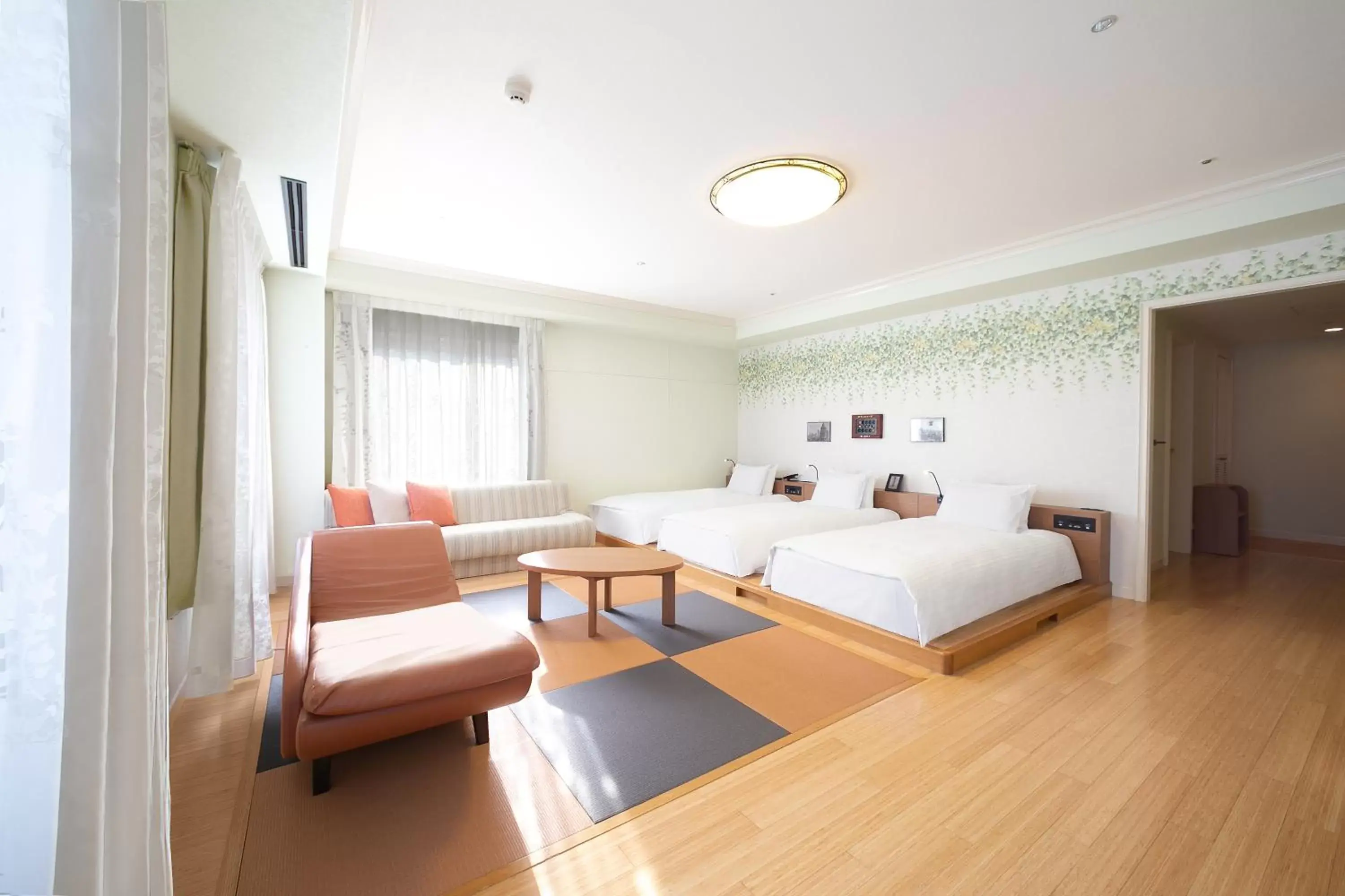 Photo of the whole room, Seating Area in Namba Oriental Hotel