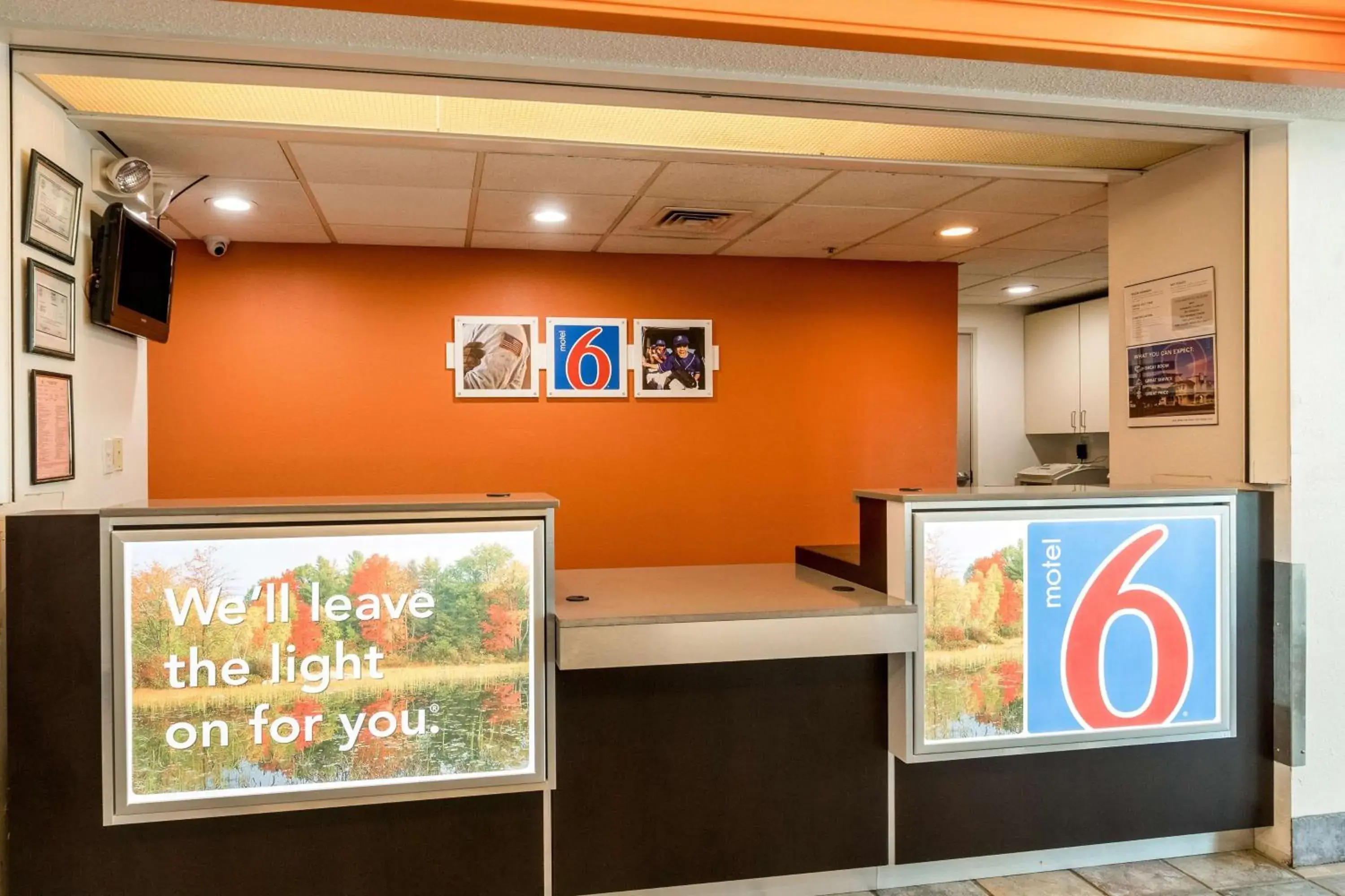 Lobby or reception in Motel 6-Newport, TN Lobby or reception in Motel 6-Newport, TN