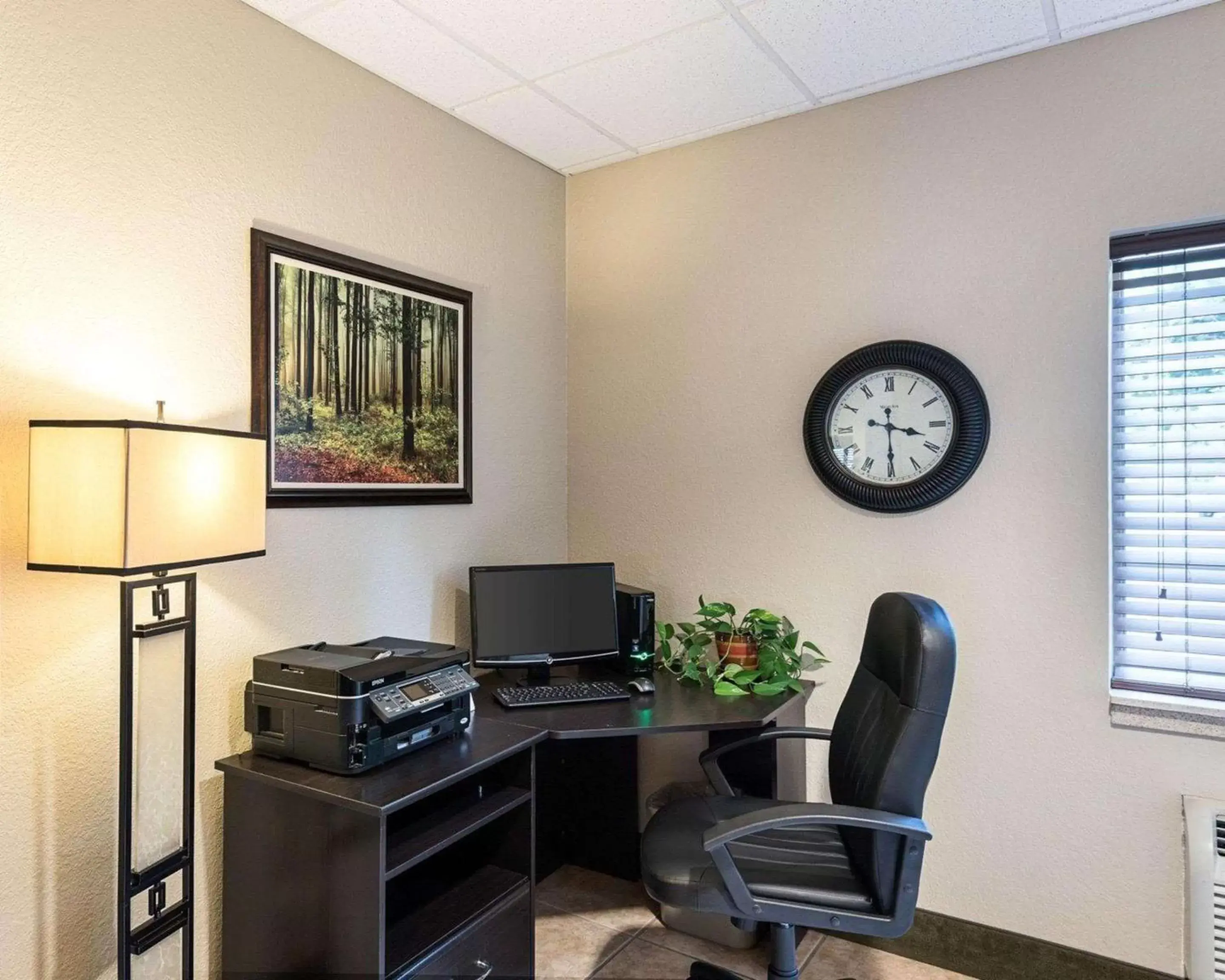 On site, Business Area/Conference Room in Suburban Studios Morgantown