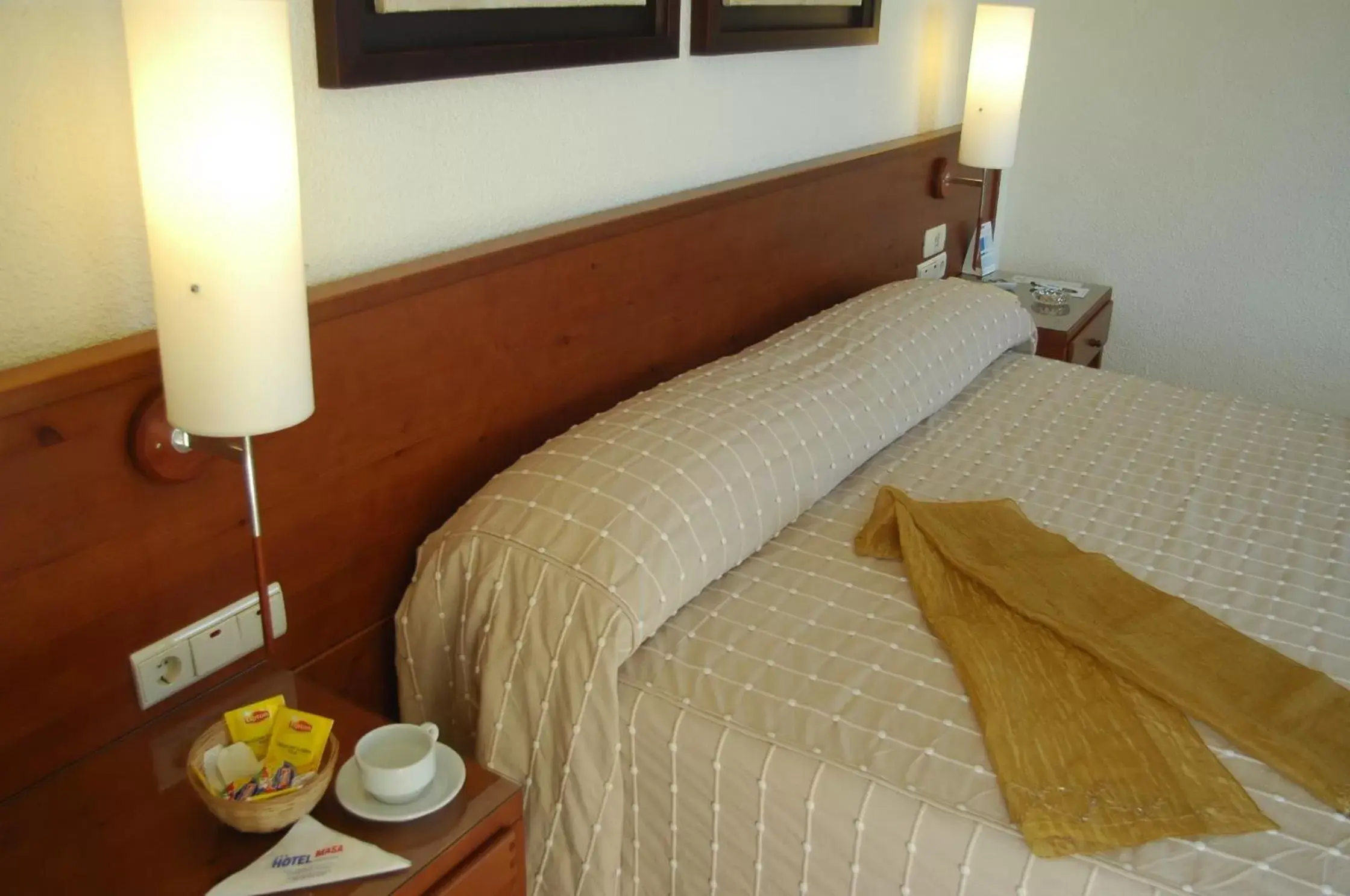 Bed in Hotel Masa International