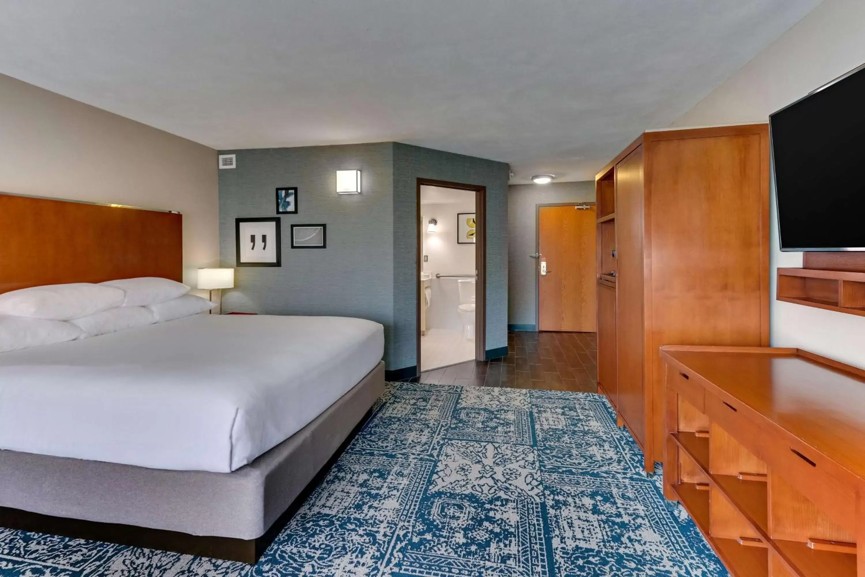 Bedroom, Bed in Drury Inn & Suites San Antonio Airport