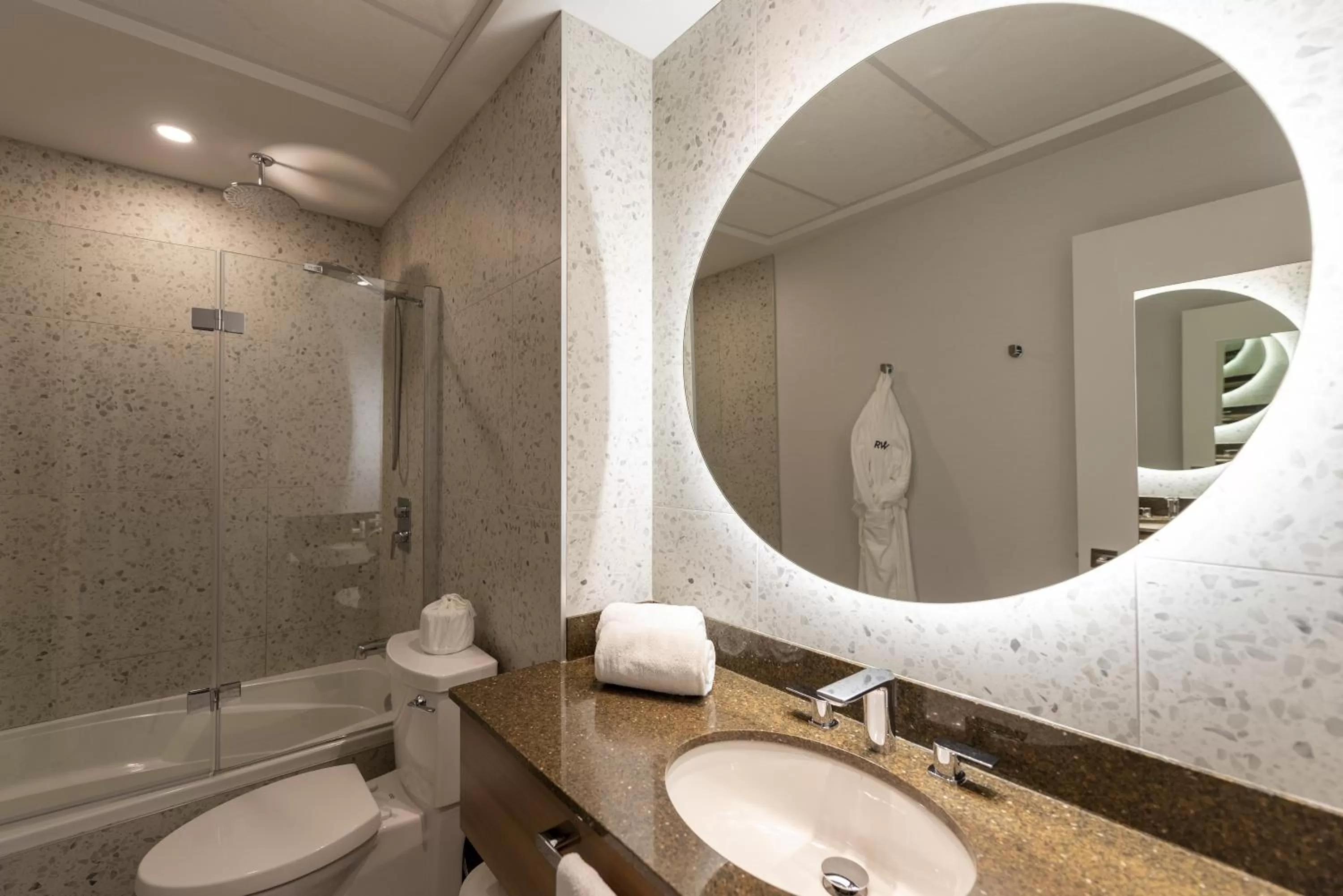 Bathroom in Hotel Royal William, an Ascend Collection Hotel