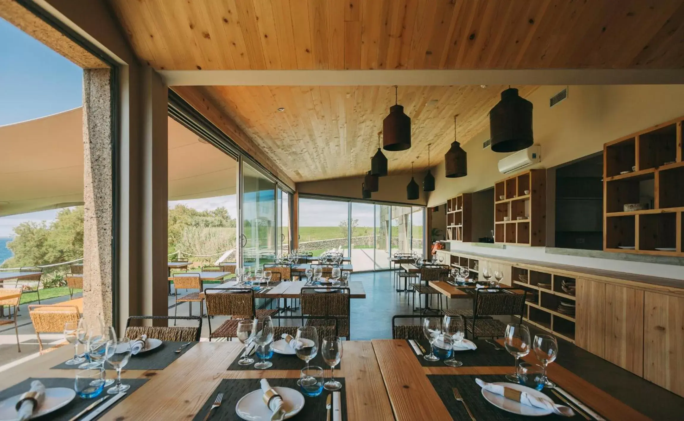 Restaurant/places to eat in Santa Barbara Eco-Beach Resort Restaurant/places to eat in Santa Barbara Eco-Beach Resort