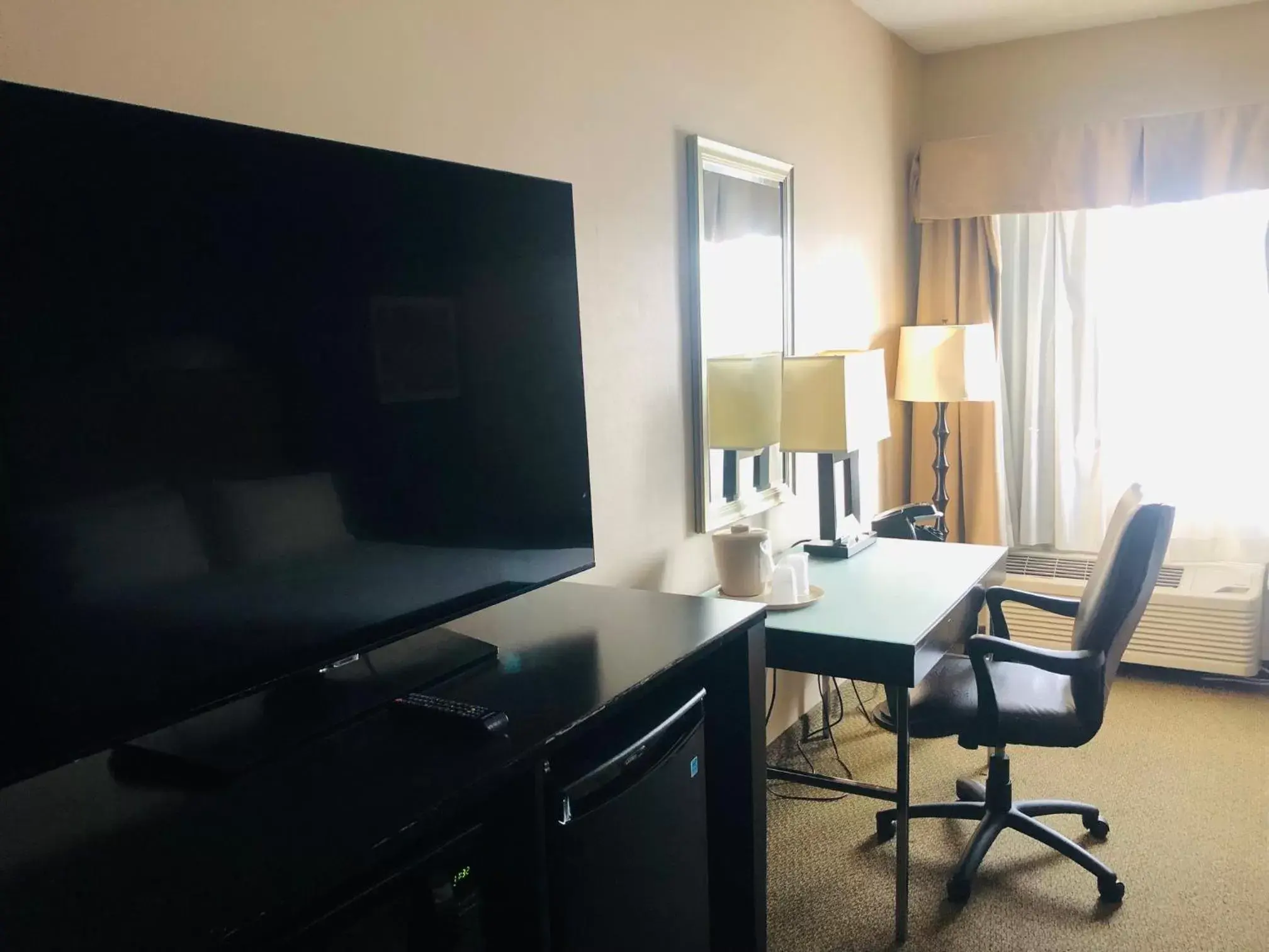 TV and multimedia, TV/Entertainment Center in Wingate by Wyndham Ashland