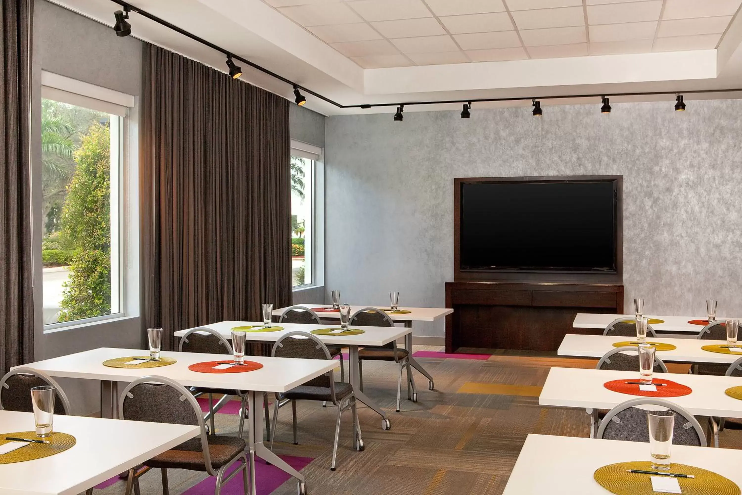 Meeting/conference room, Restaurant/Places to Eat in Aloft Miami Doral