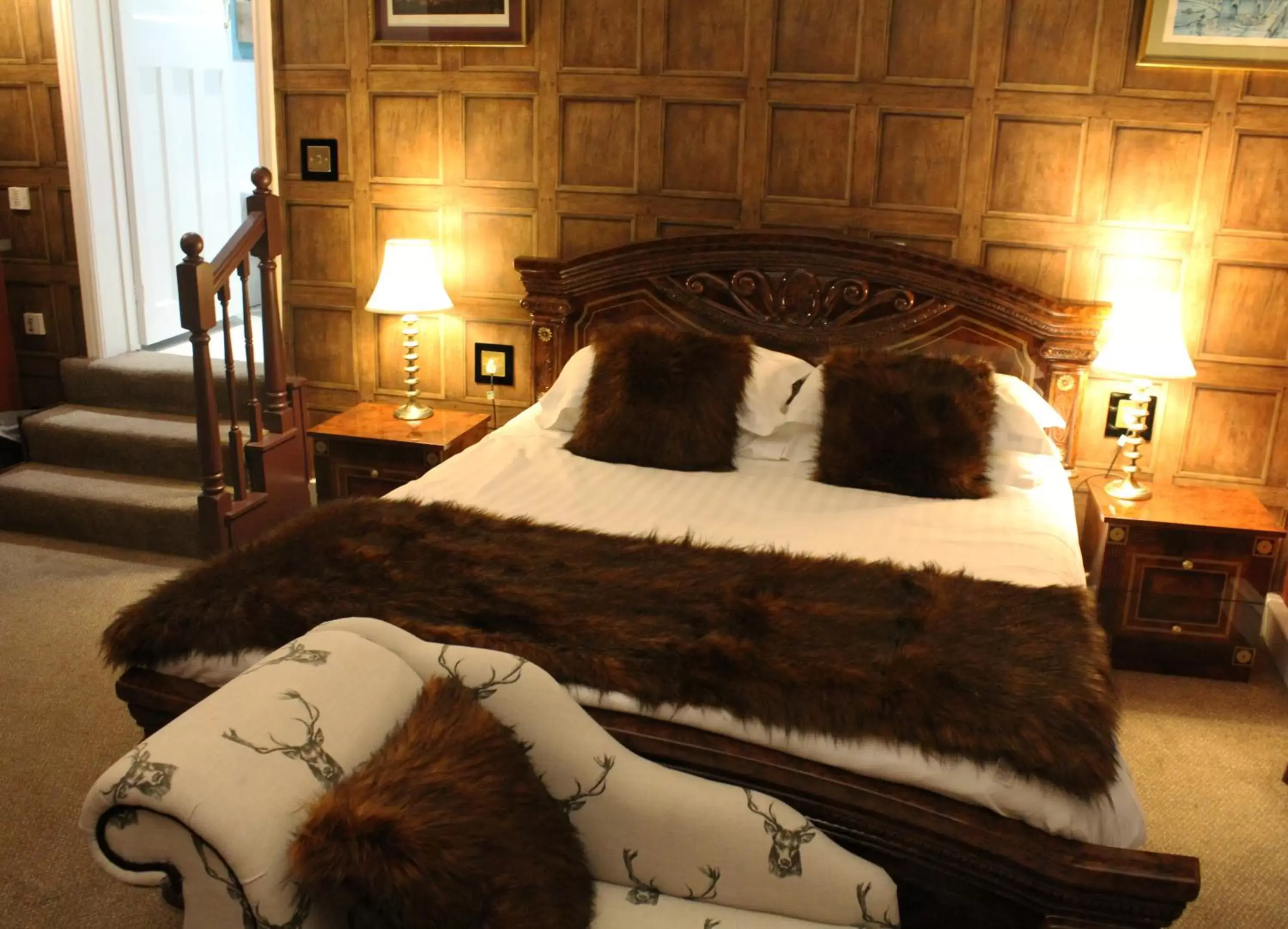 Bed in The Lion Hotel