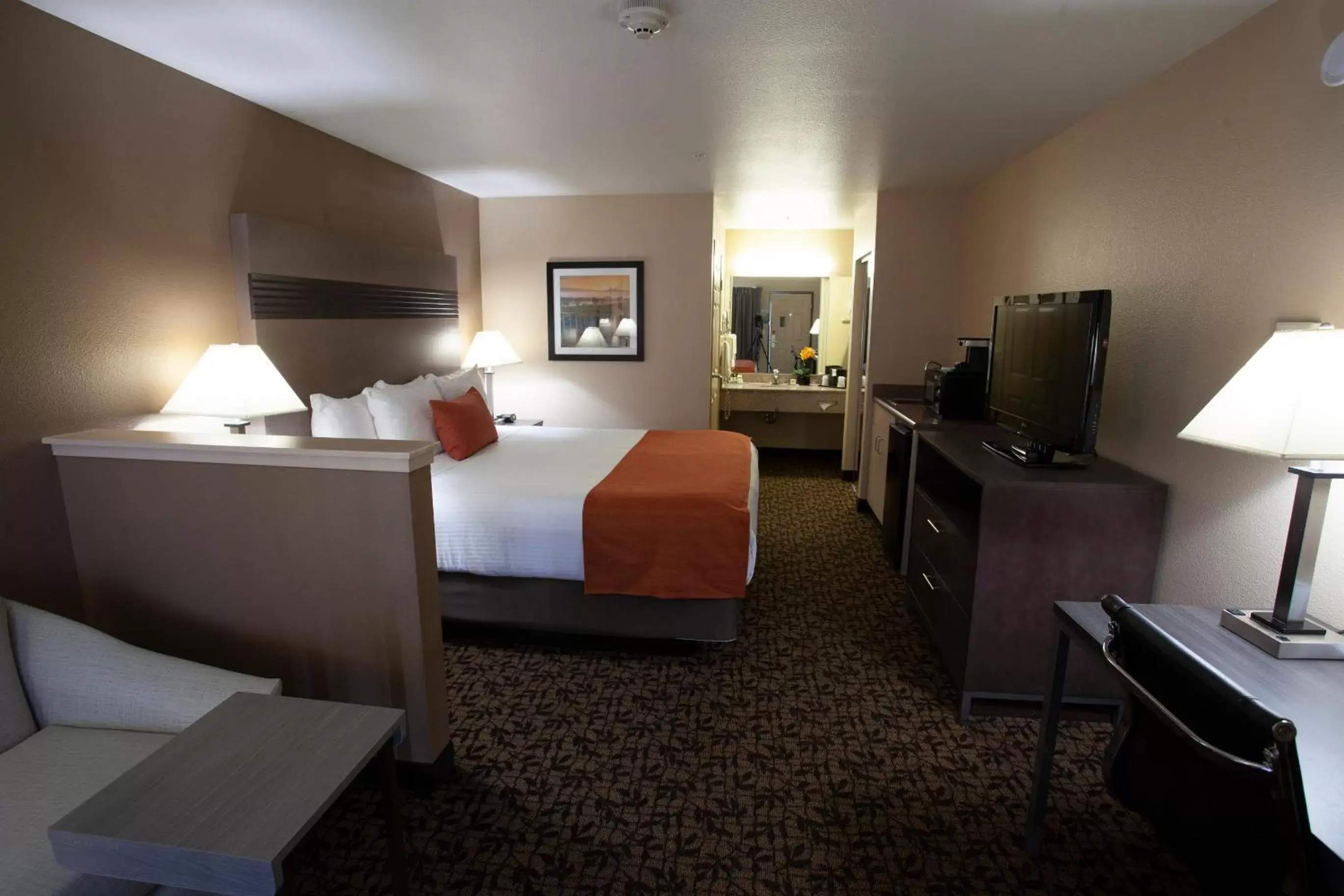 King Room - Mobility Access/Non-Smoking in Hawthorn Suites by Wyndham Napa Valley King Room - Mobility Access/Non-Smoking in Hawthorn Suites by Wyndham Napa Valley