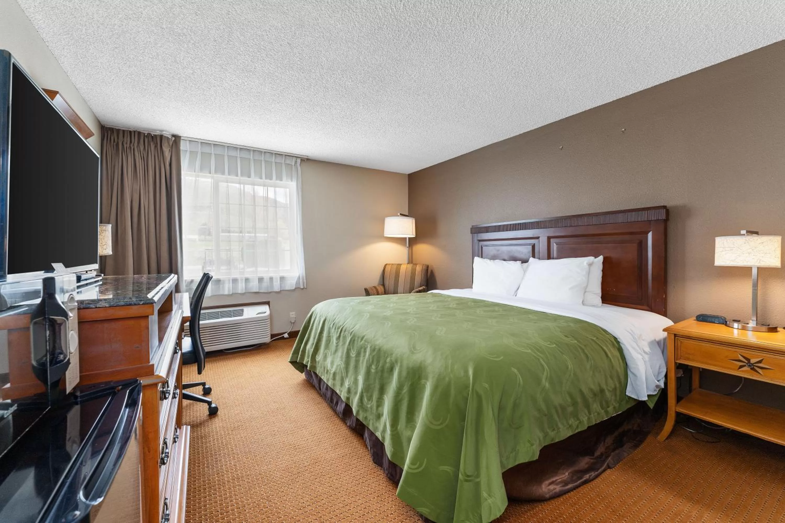 Bedroom in Quality Inn & Suites Okanogan - Omak