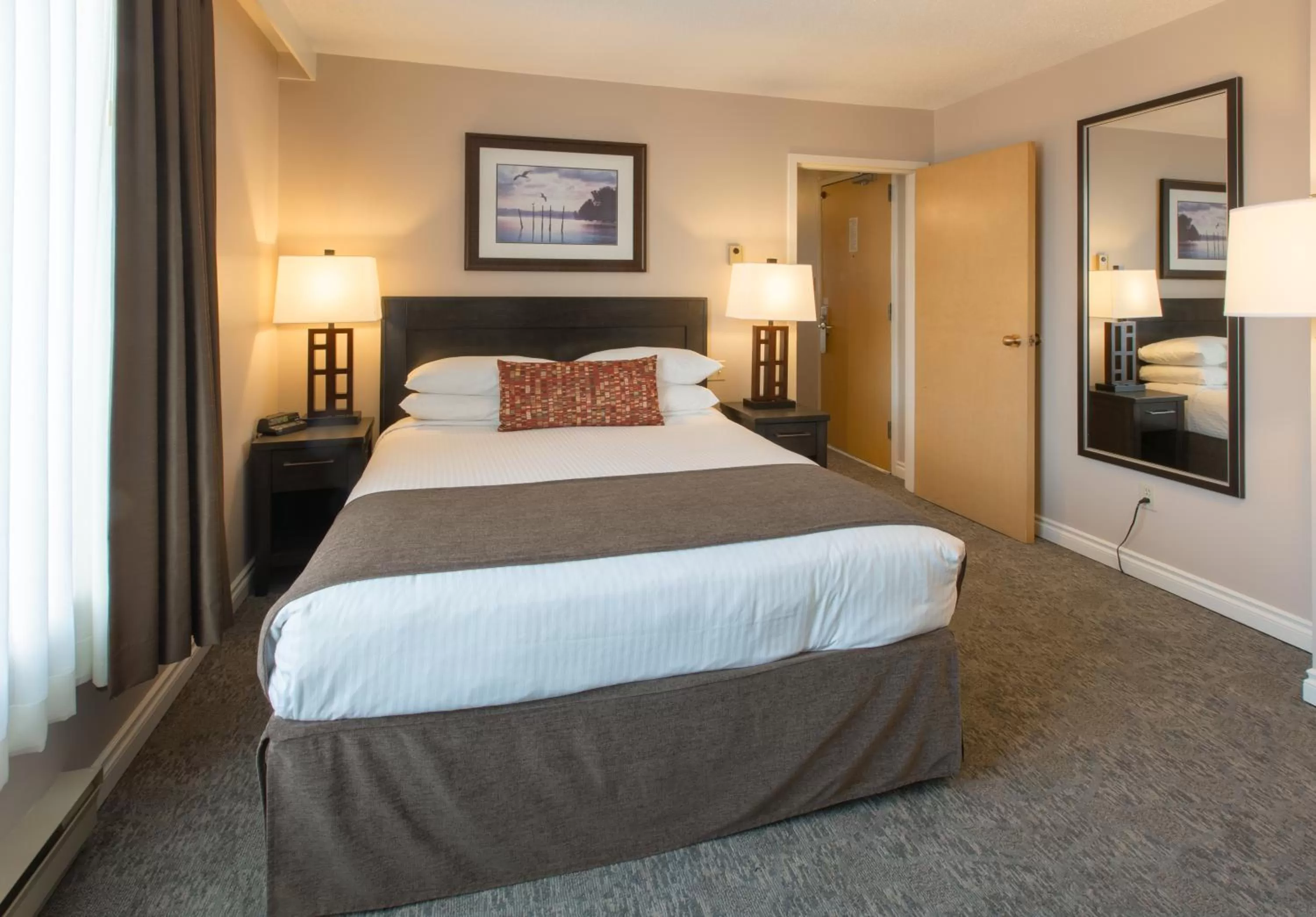 Bedroom, Bed in The Embassy Inn