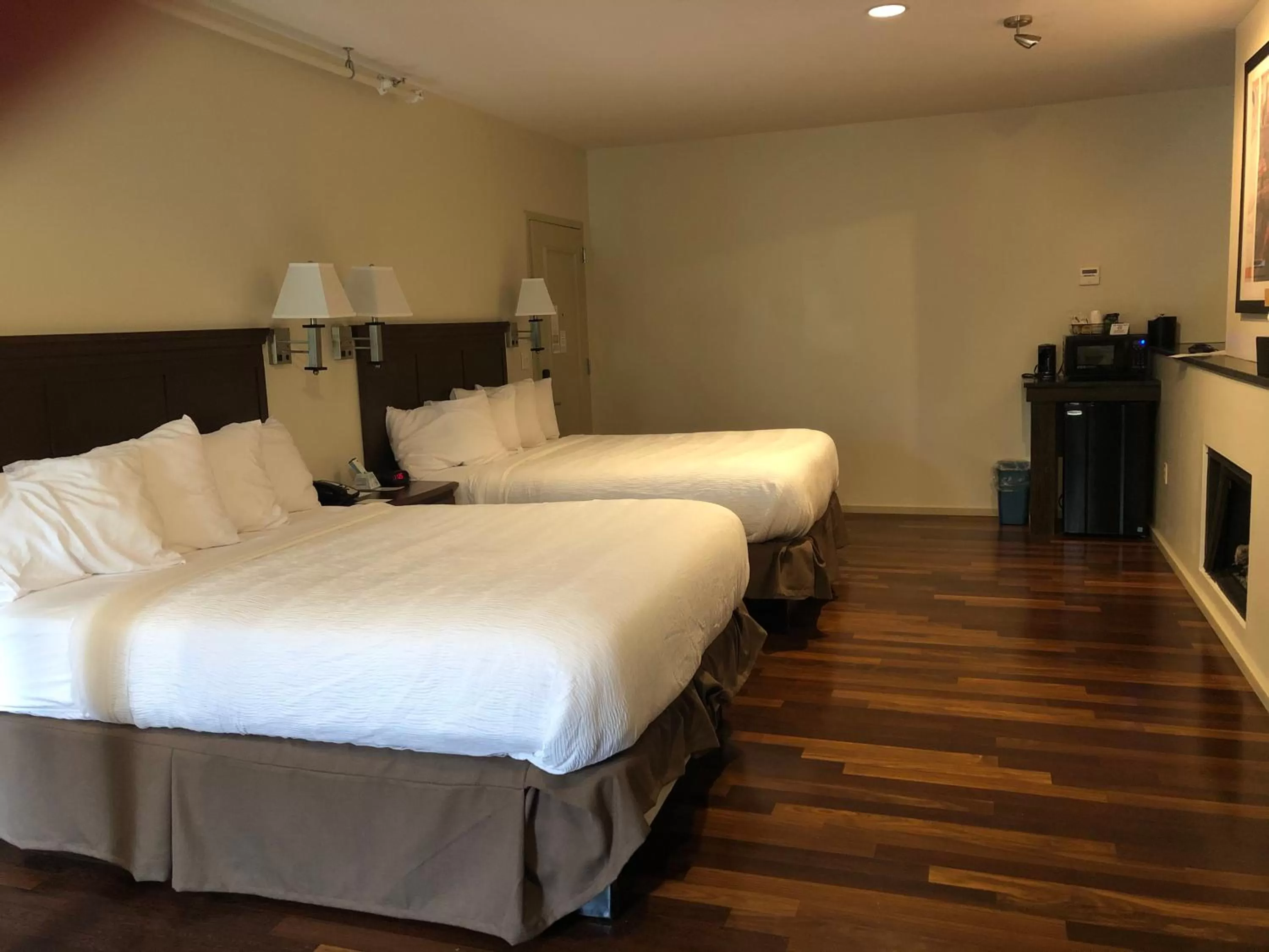 Bedroom, Bed in Grand Eastonian Hotel & Suites