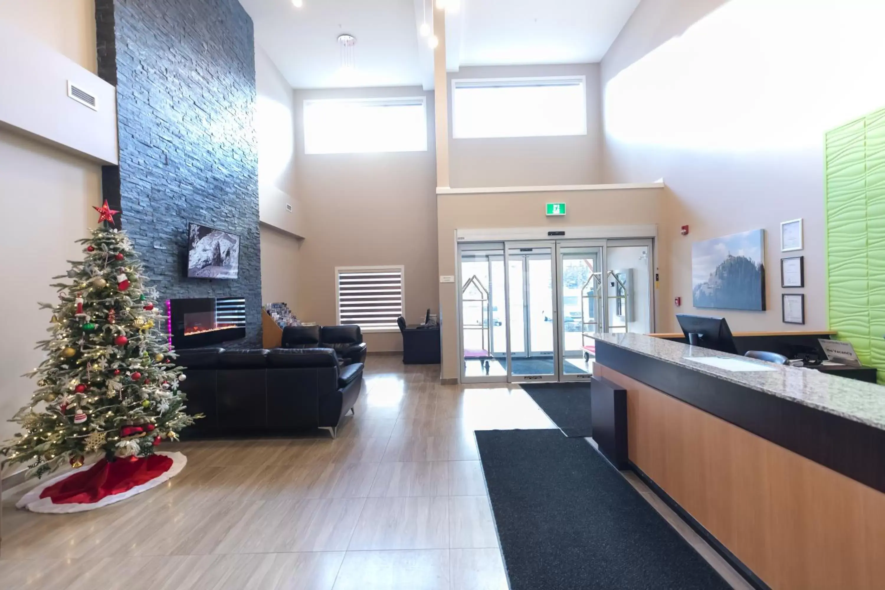 Lobby or reception, Lobby/Reception in Super 8 by Wyndham Canmore